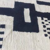 Handmade pure wool rug, natural size 200 x 300 cm.