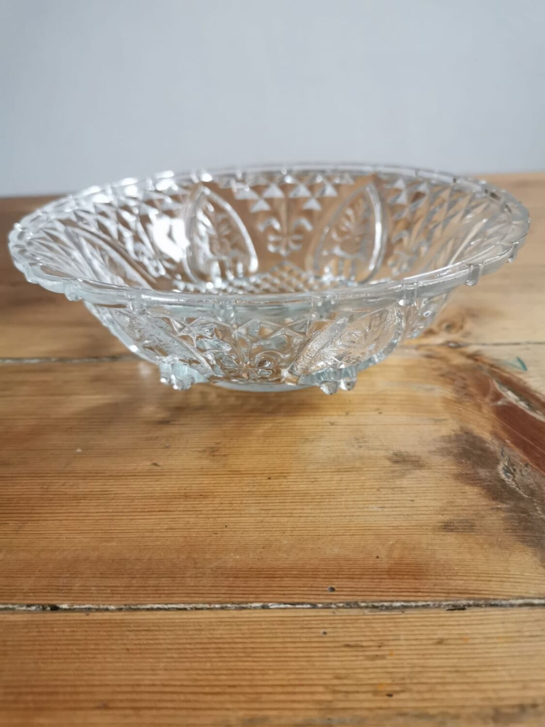 Chiseled glass candy box