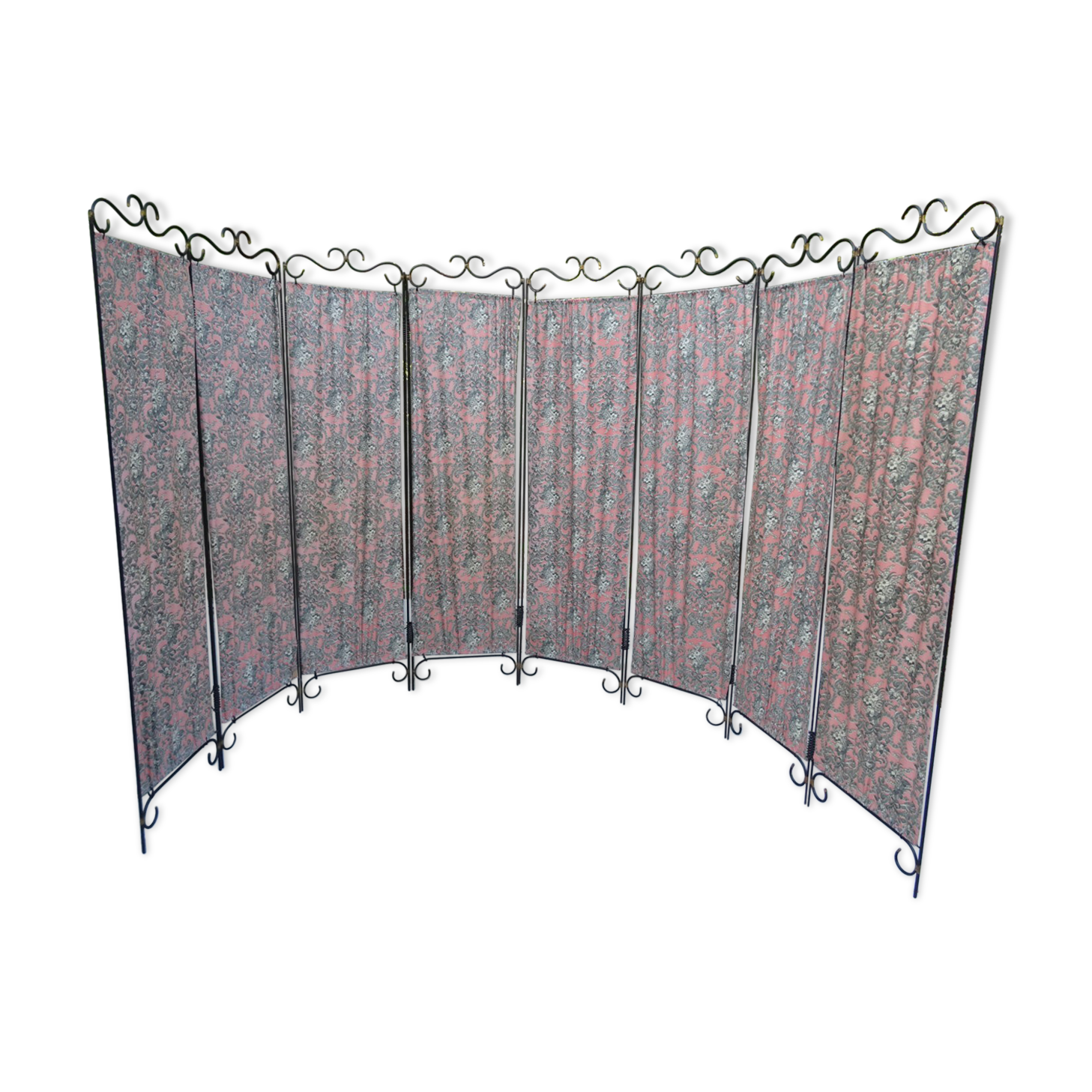 Large screen with 8 fronts