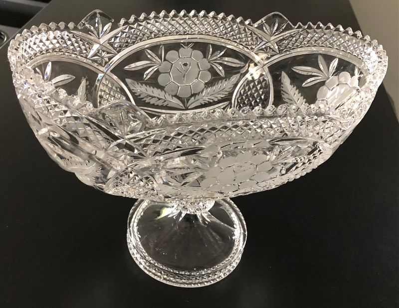 Oval cut in chiseled crystal
