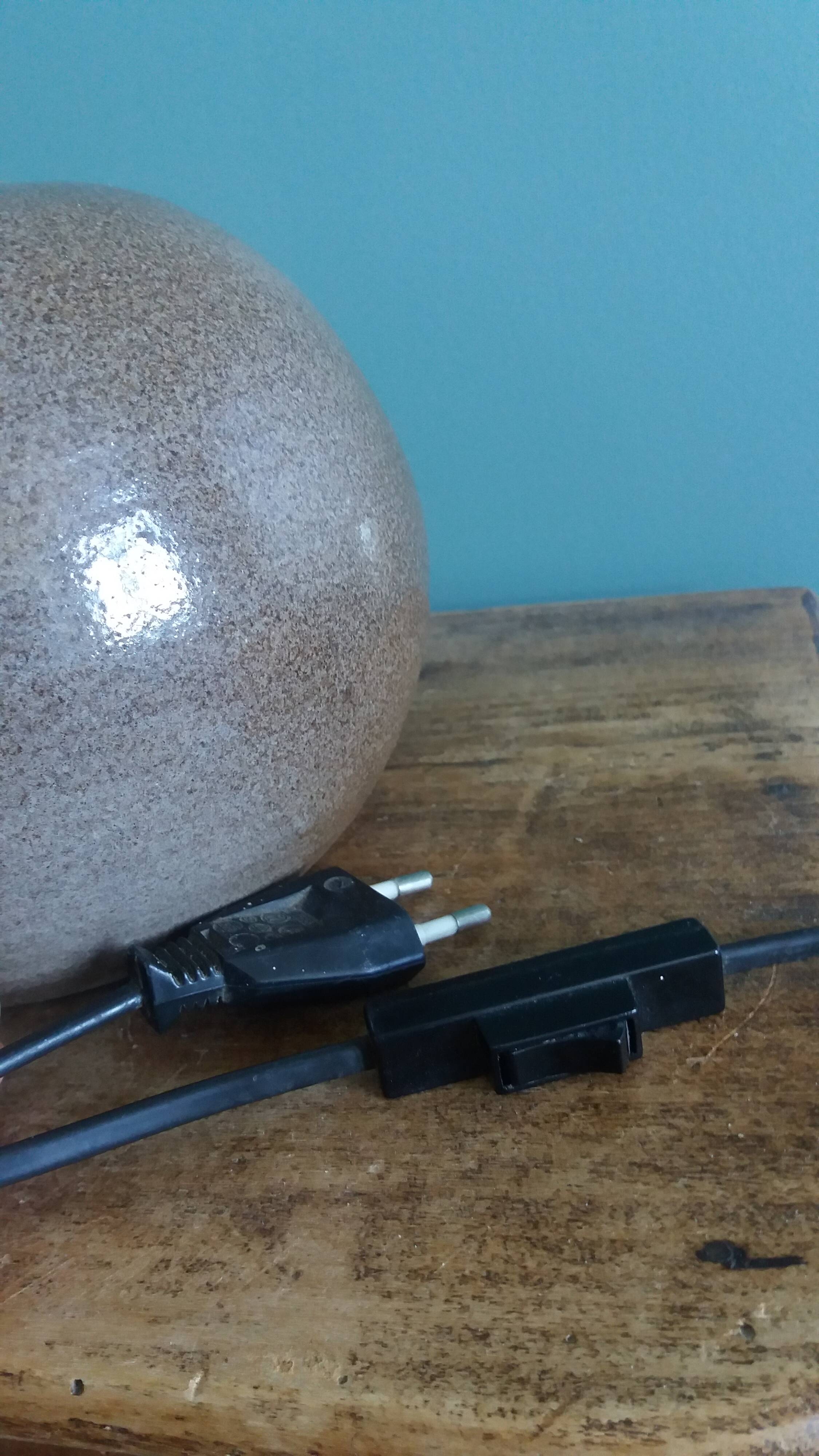 Pied de lampe boule signé Eric Debruyne couleurs greige, marron, taupe