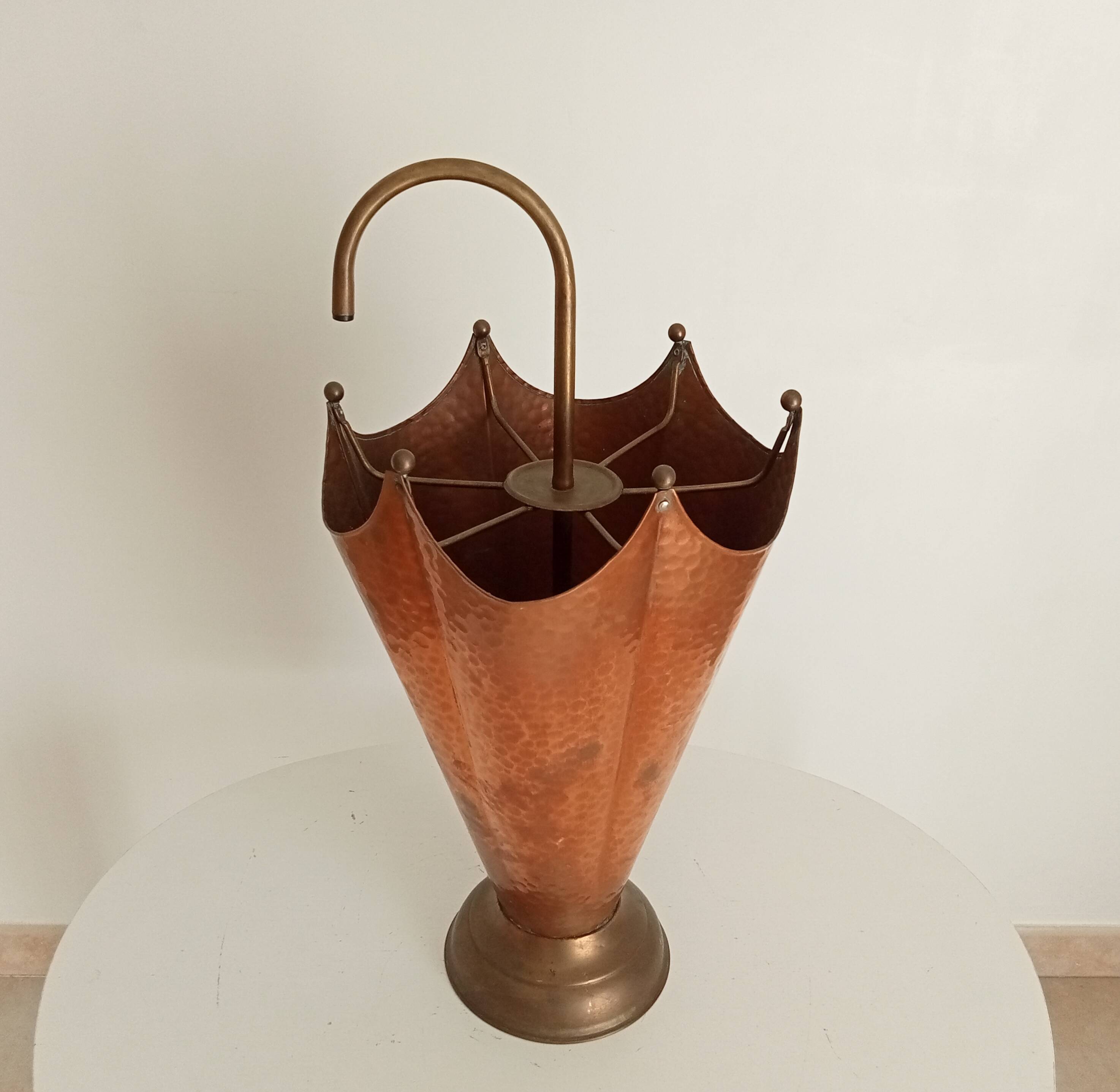 Vintage umbrella stand in Hollywood Regency style from the 1960s.