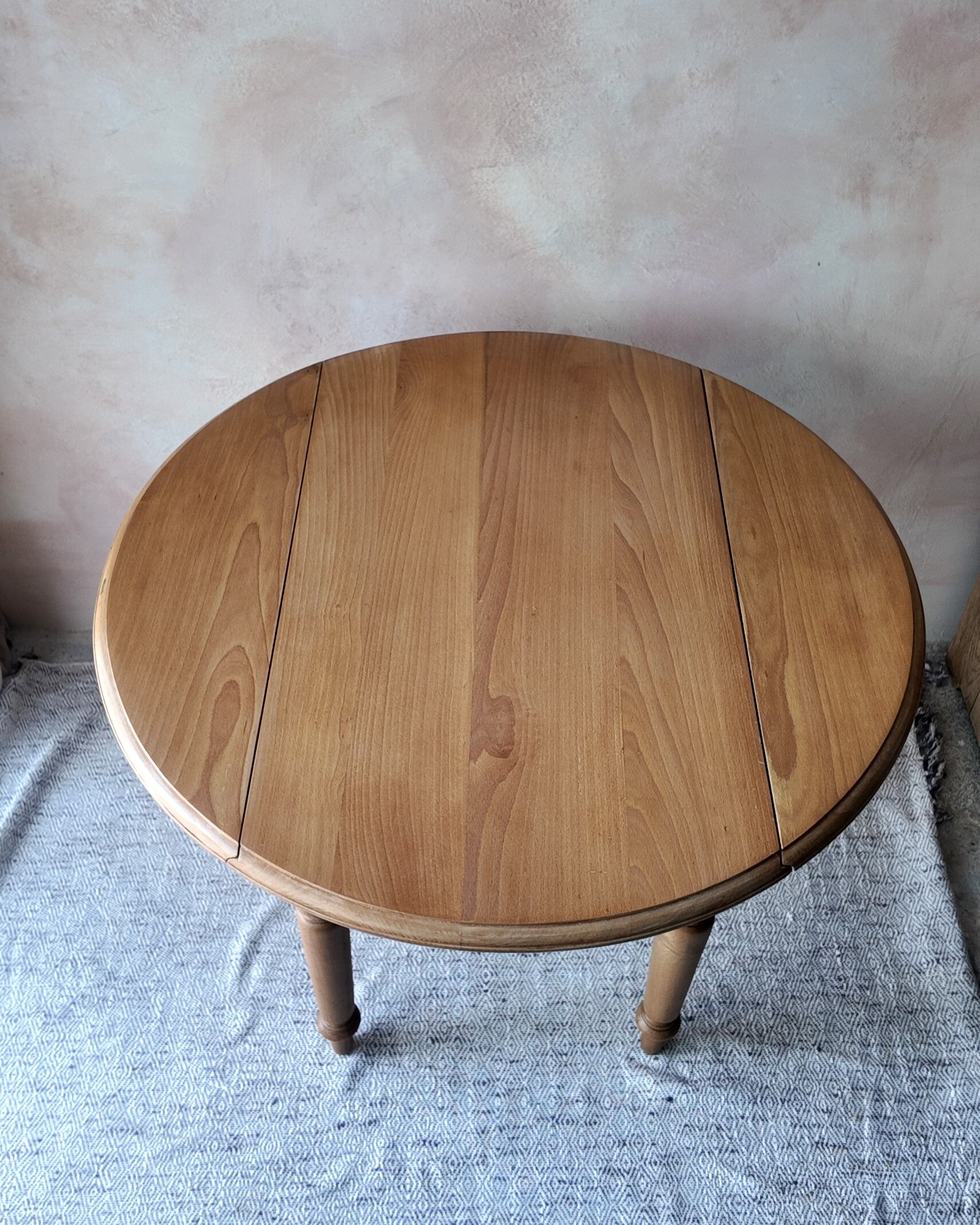 Small round beech drop-leaf table - soft country spirit