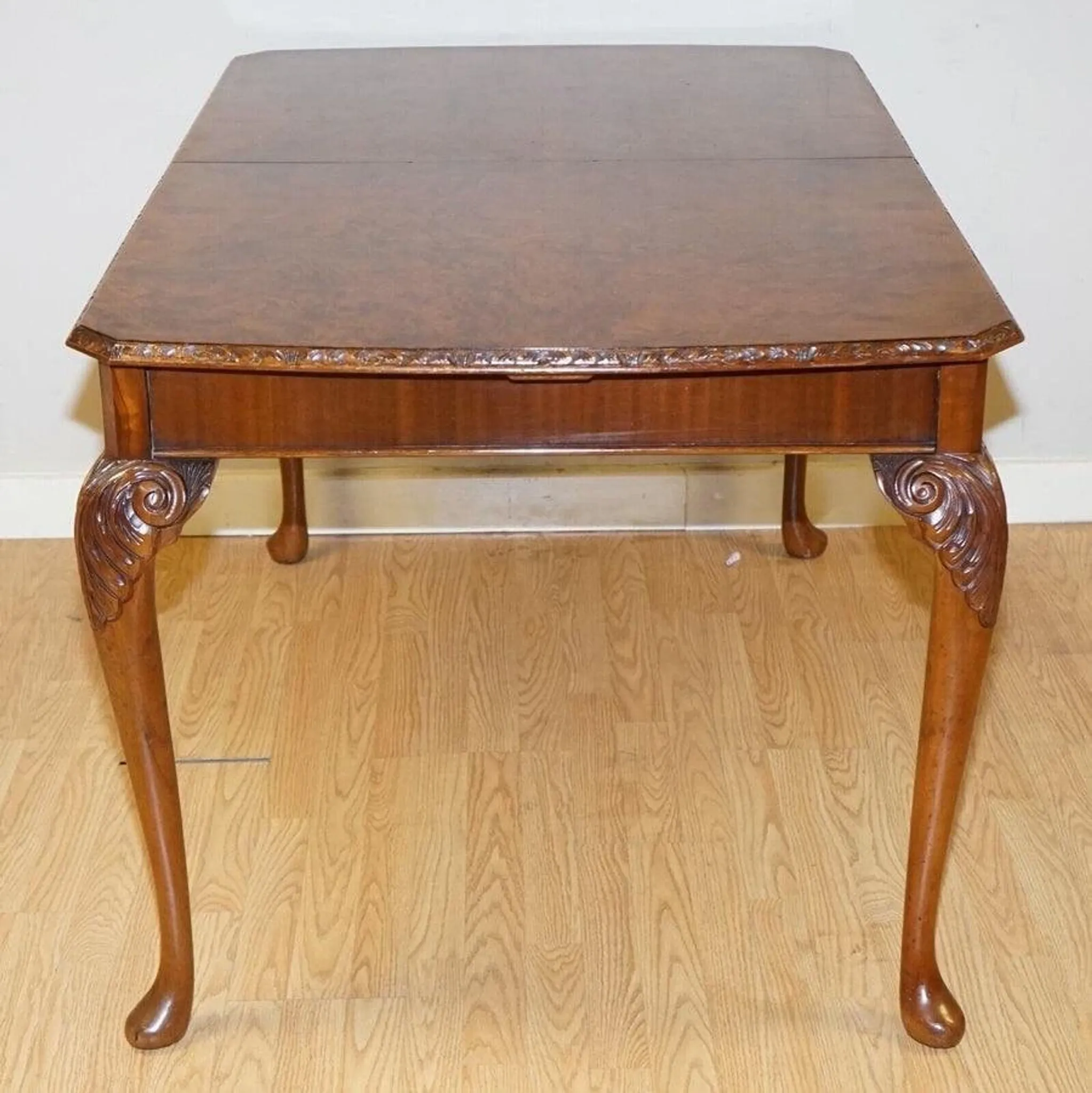 Queen Anne Dining Table in Walnut with Carved Legs, 1930s
