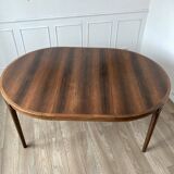 Dining table in rosewood, for 4 to 6 people.