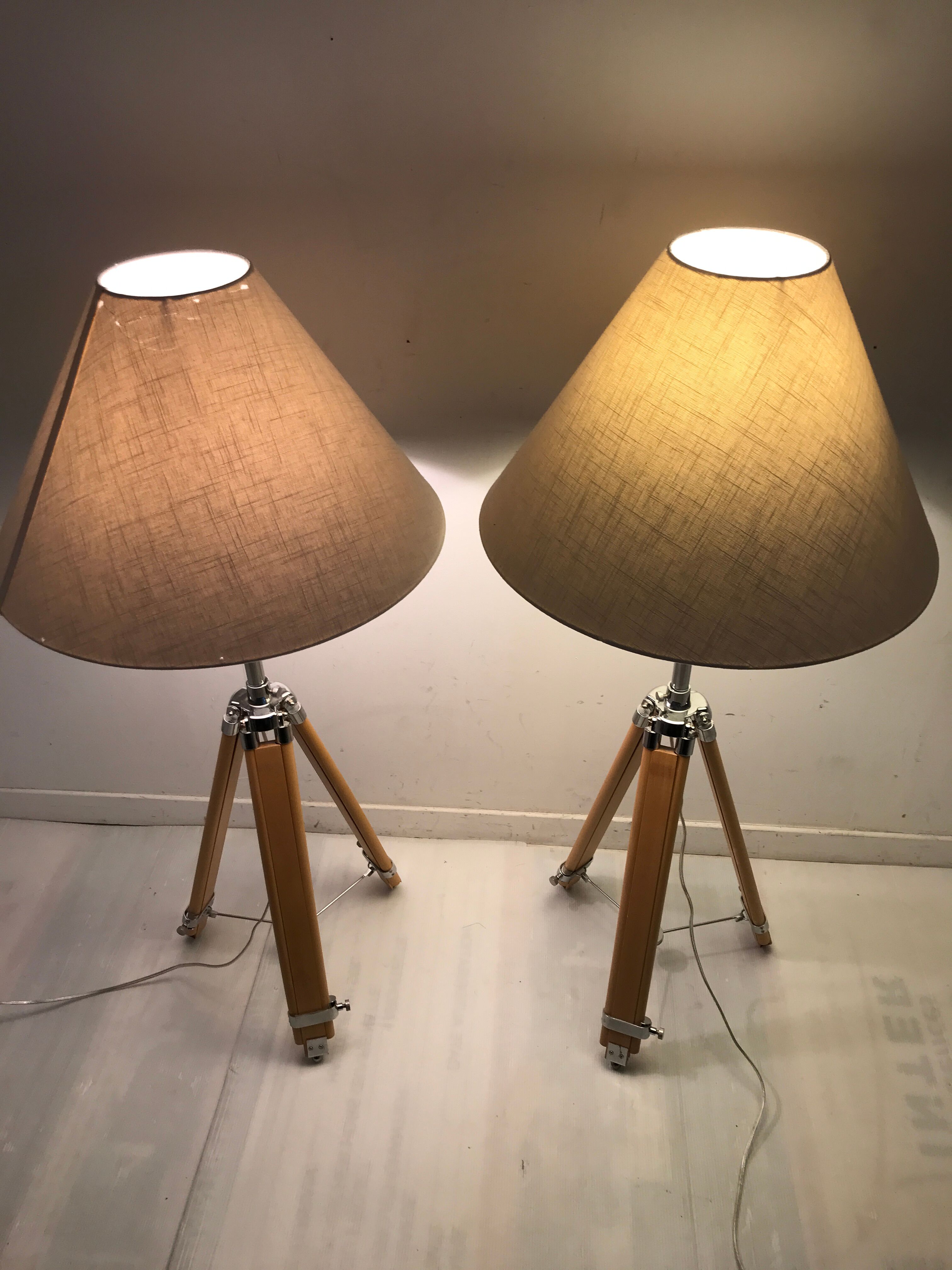 Paire de lampe de chevet trépied