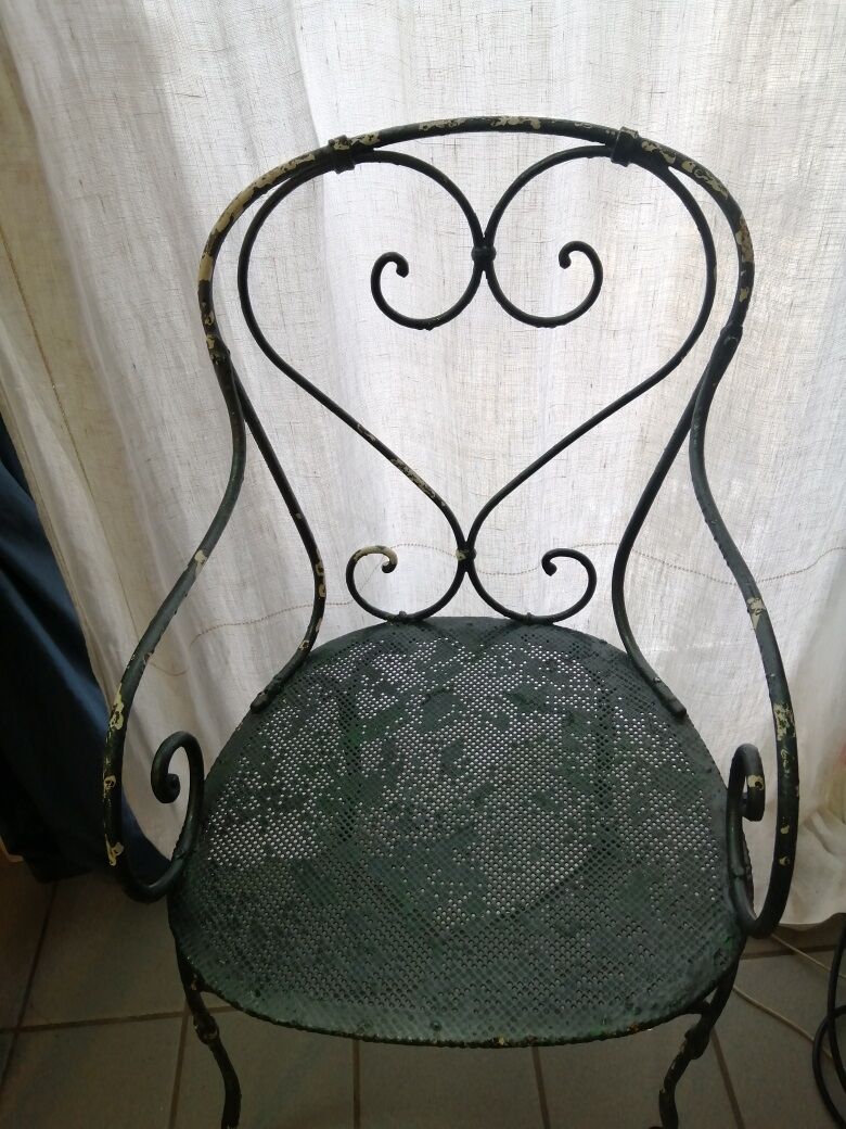 Chaise fauteuil volute en métal fer forgé ancienne vintage