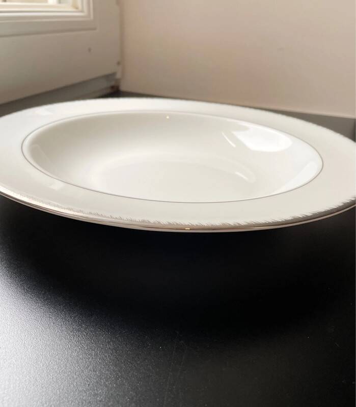 Porcelain dish 28cm Wedgwood “Plume” collection