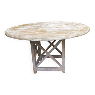 Round table in limed oak