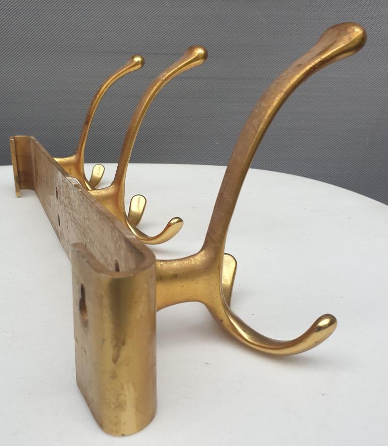 Vintage bistro coat rack with 3 patères gold and red hooks