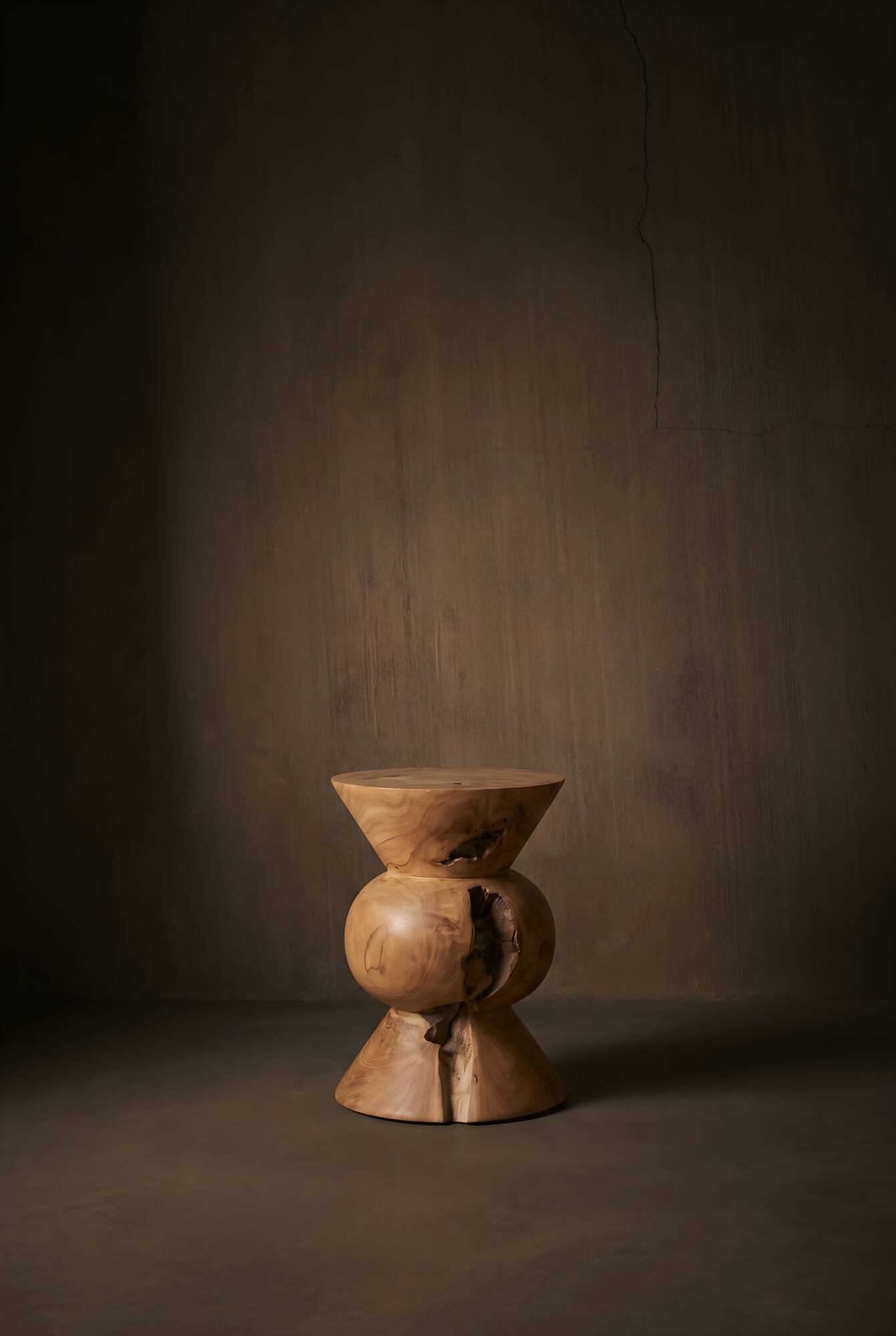 SIENNA stool in hand-carved solid recycled teak