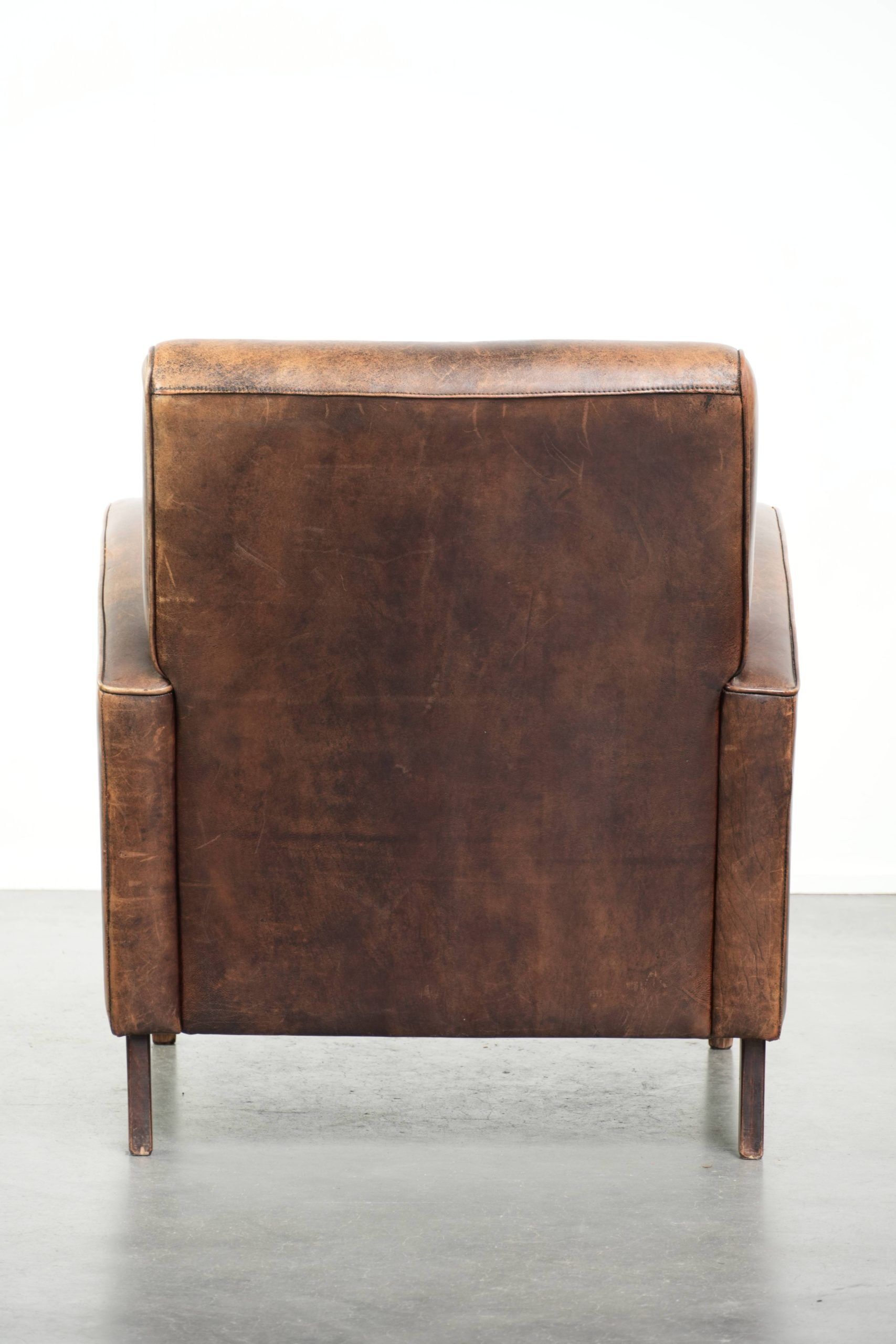 Sheepskin armchair with a timeless design and stunning warm colours