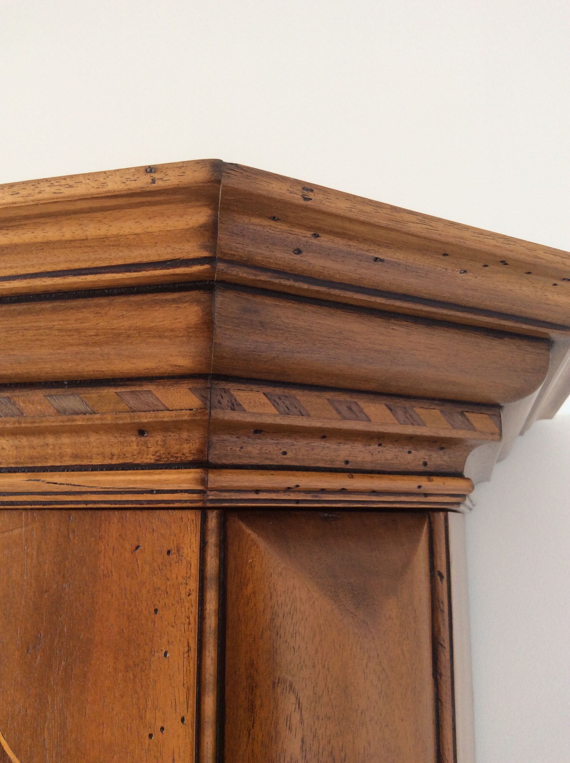 Armoire ancienne Alsacienne marquetée