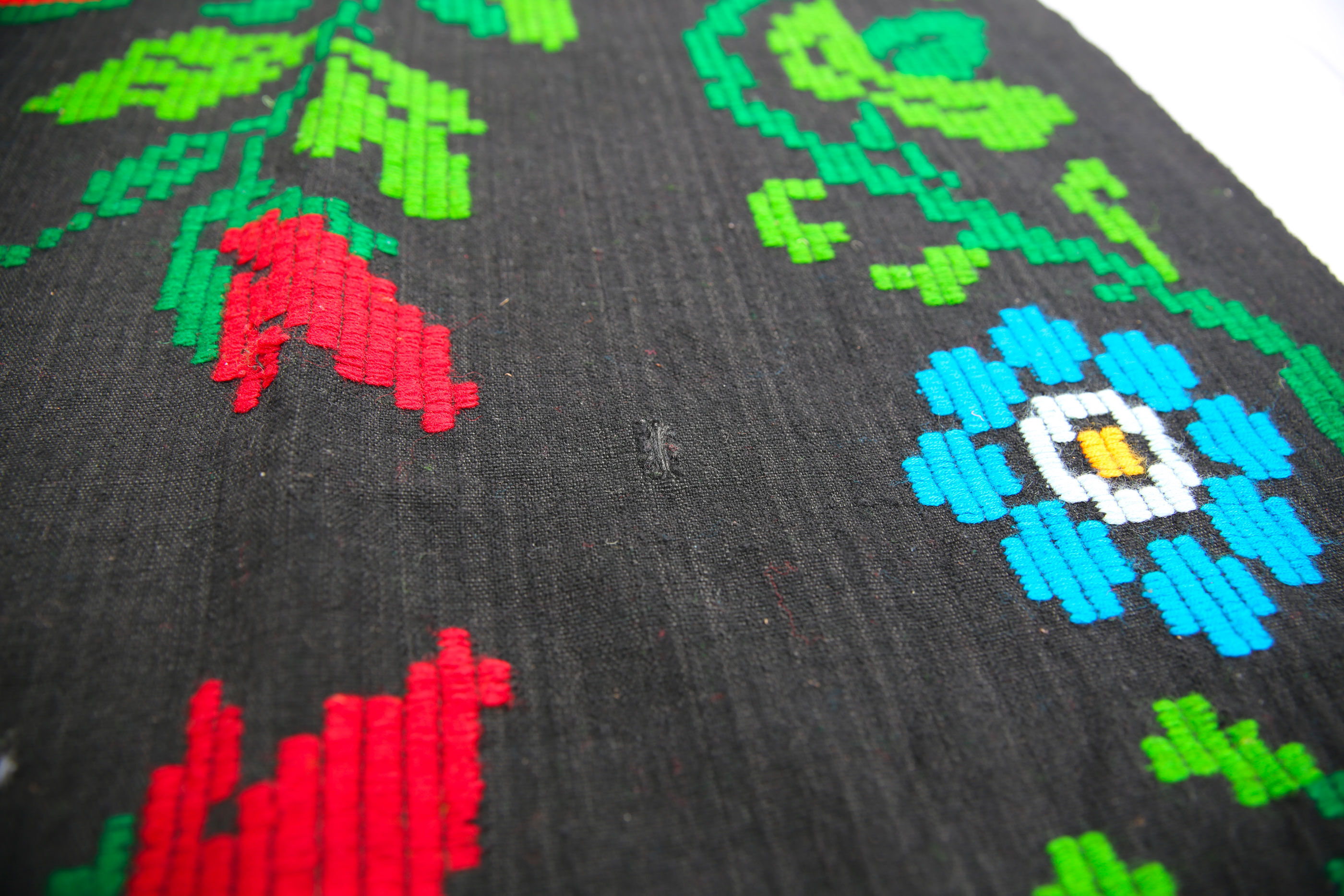 Traditional and ancient romanian rug with bohemian floral motifs 155x215cm