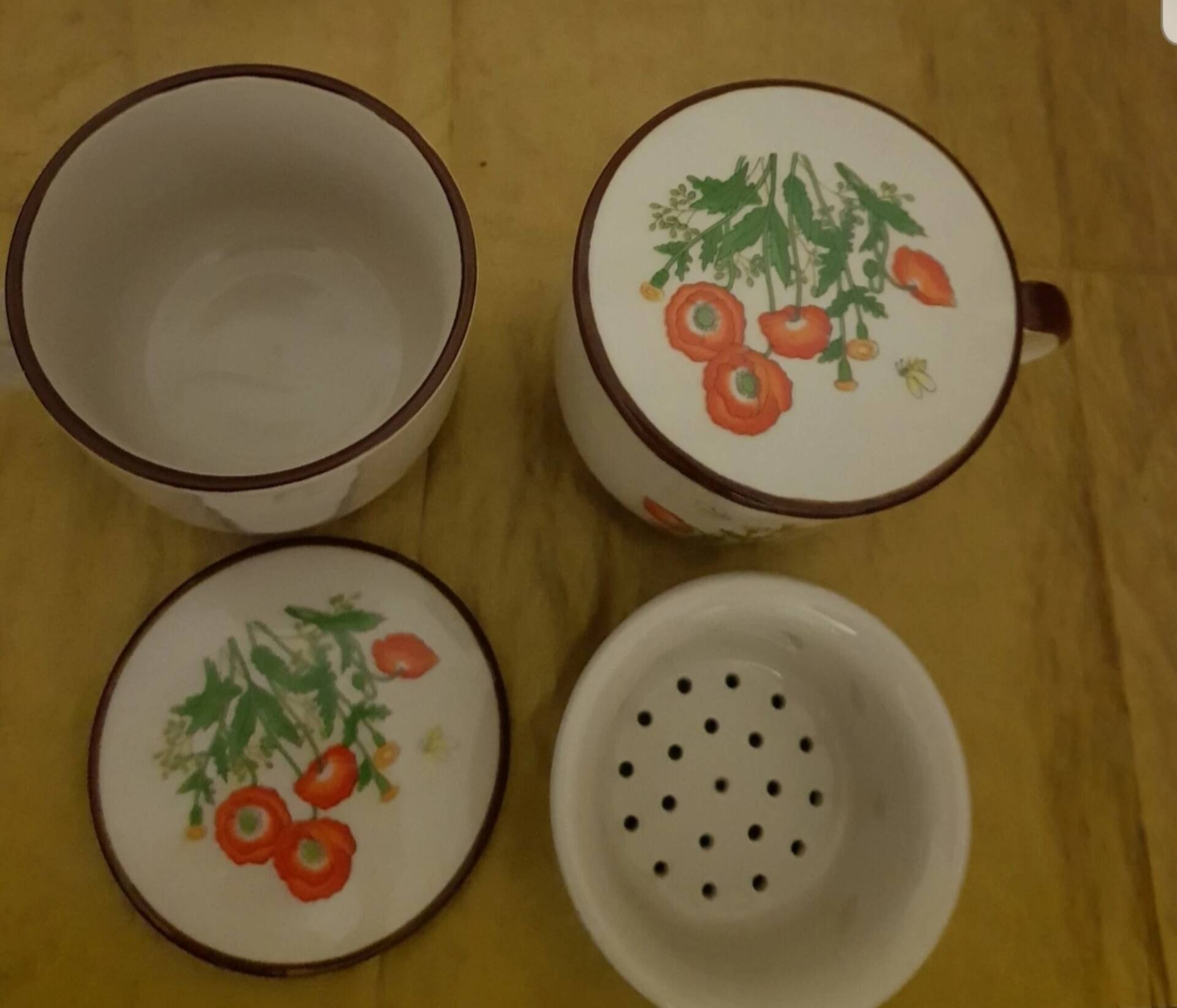 2 tea/herbal tea cups with infuser and lids
