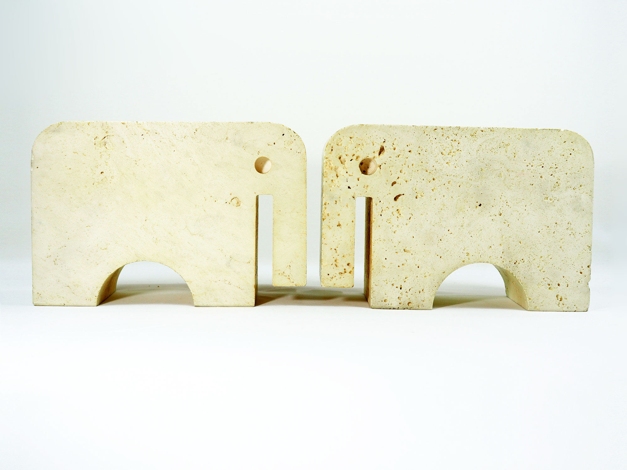 Pair elephant bookends travertine Fratelli Mannelli, 1970s