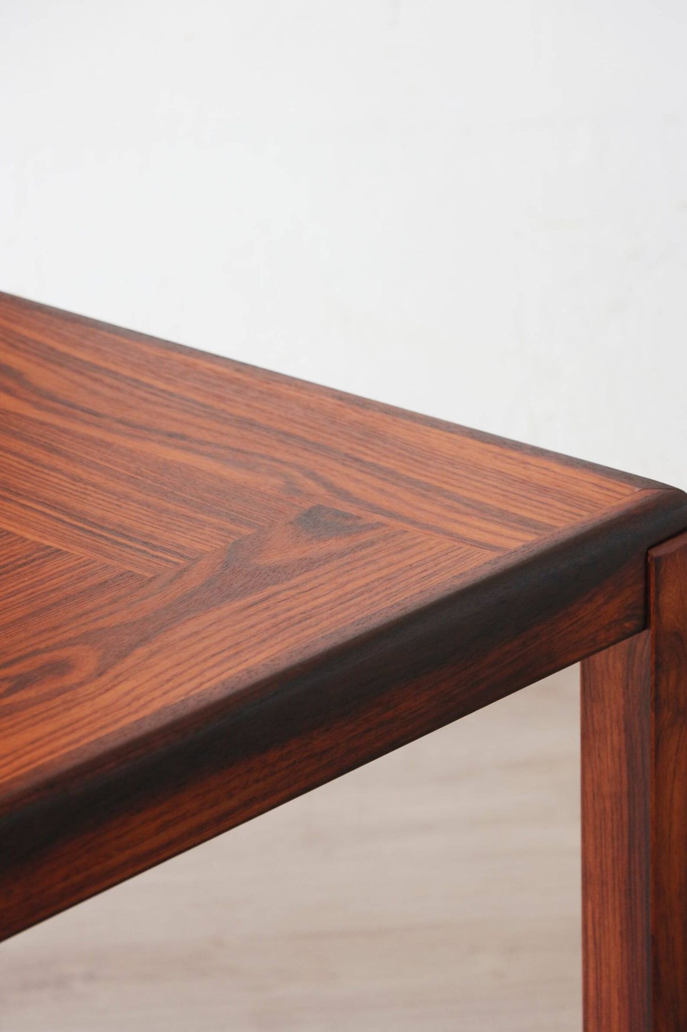 Table d’appoint carrée en palissandre – Henning Kjaernulf pour Vejle Stole