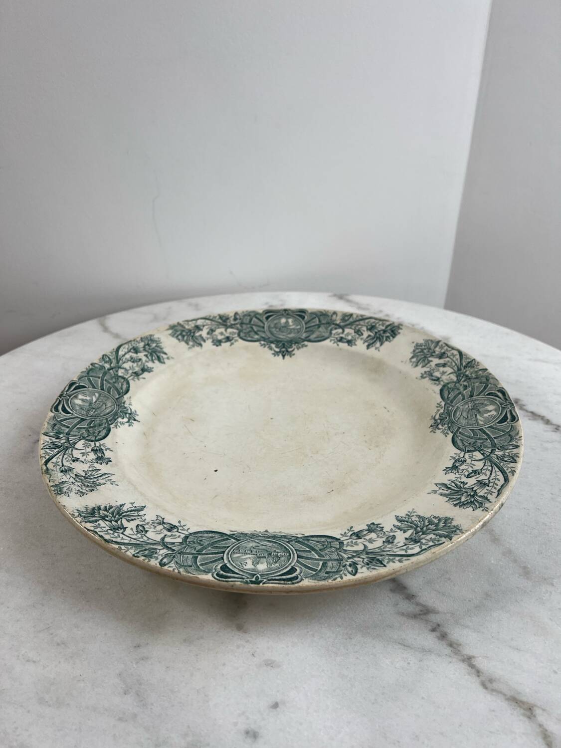 Presentation plate in St Armand Persan ironstone