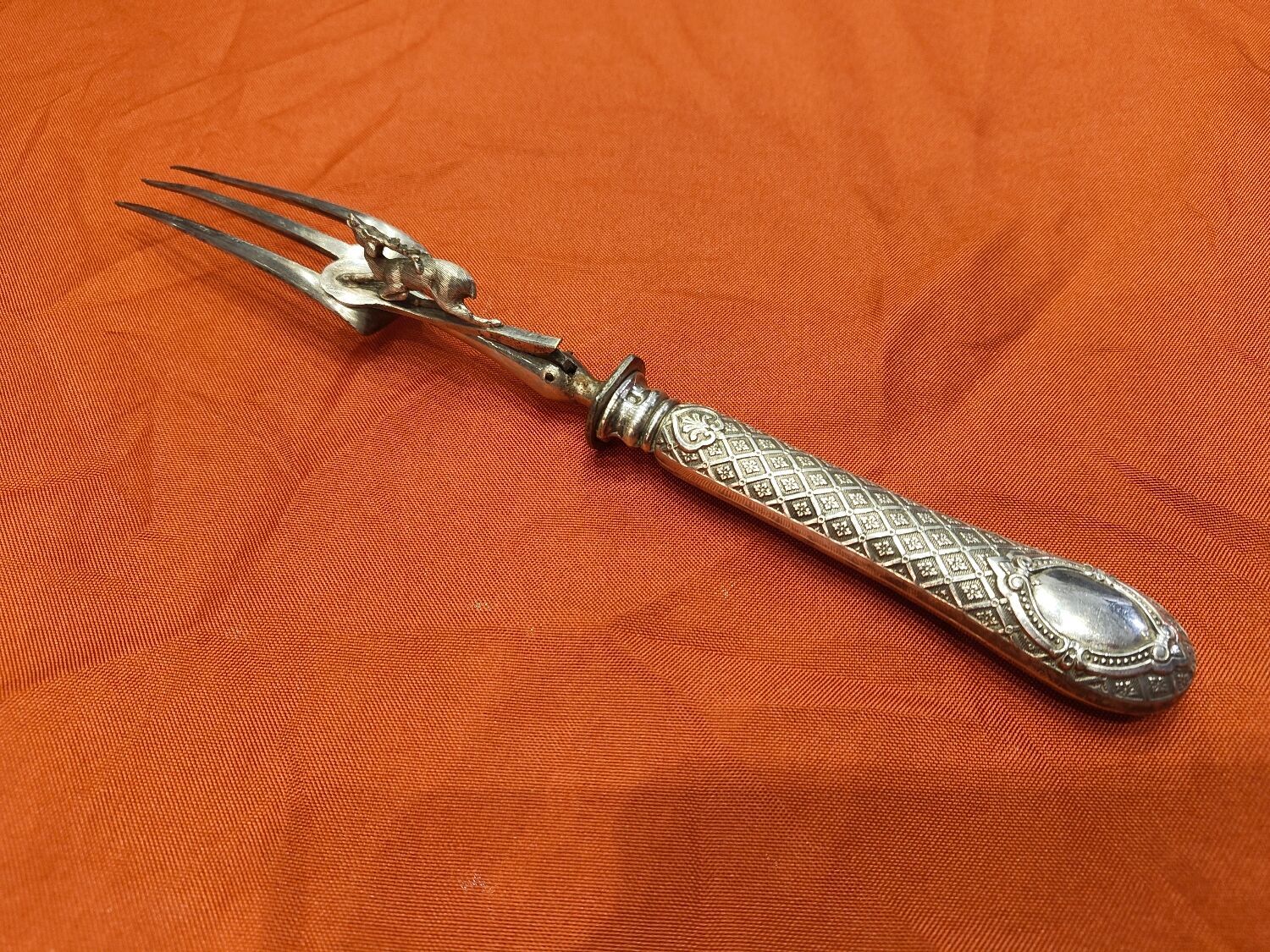 Exceptional cutting set with silver stag.