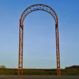 Garden arch in wrought iron with leaves