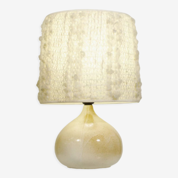 Lampe vintage en céramique beige abat jour en laine, France 1960s
