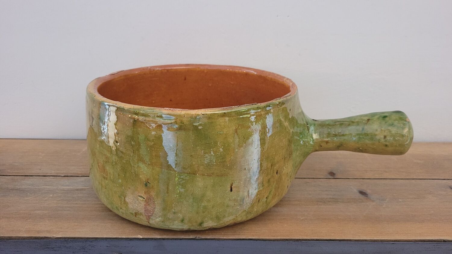 Enamelled clay pan