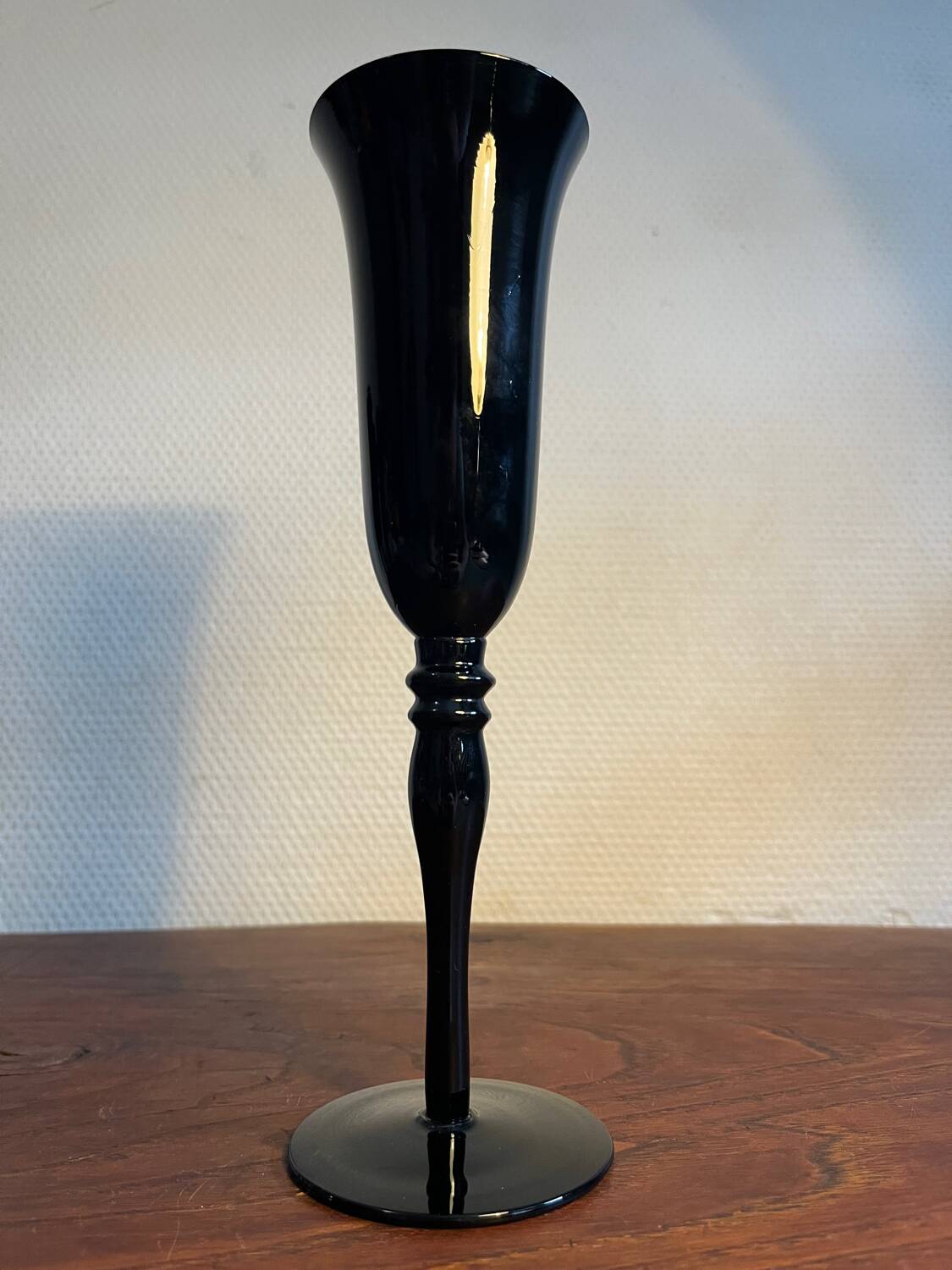 Champagne coupe flute dark purple black glass