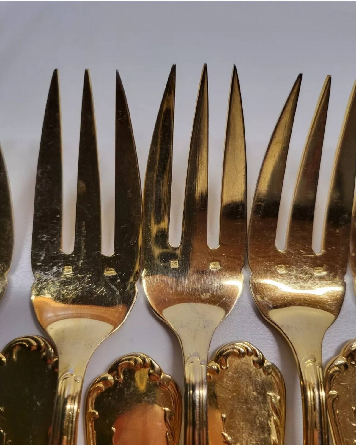 Gold metal fish cutlery, knives and forks 24 pieces