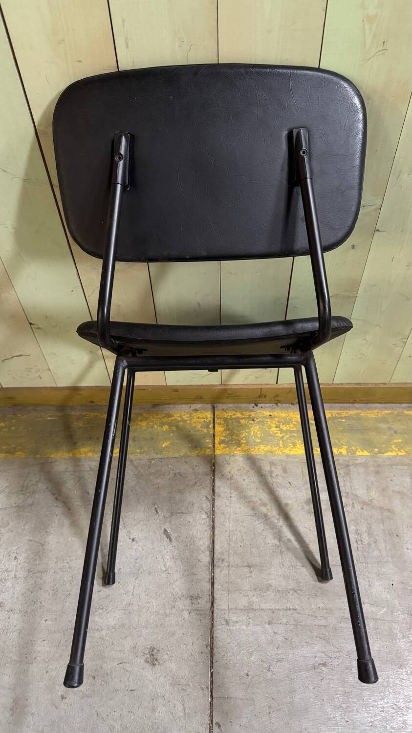 Airborne chair in vintage vinyl