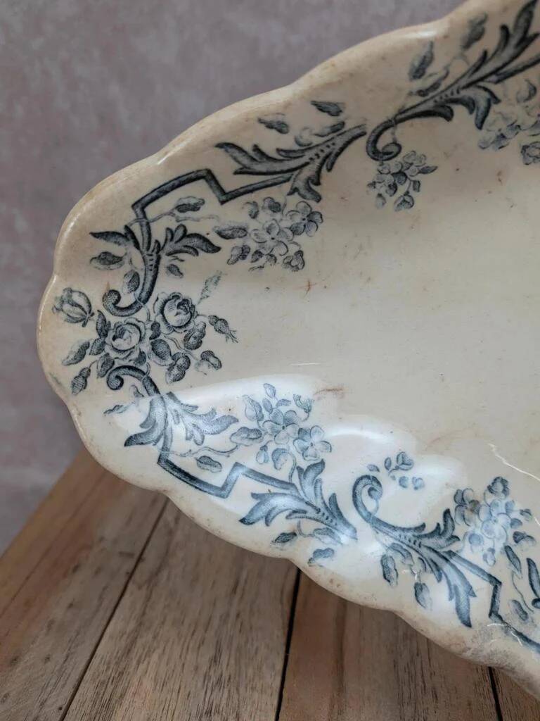 Ravier ironstone Longchamp model Louis XVI with old blue decoration.