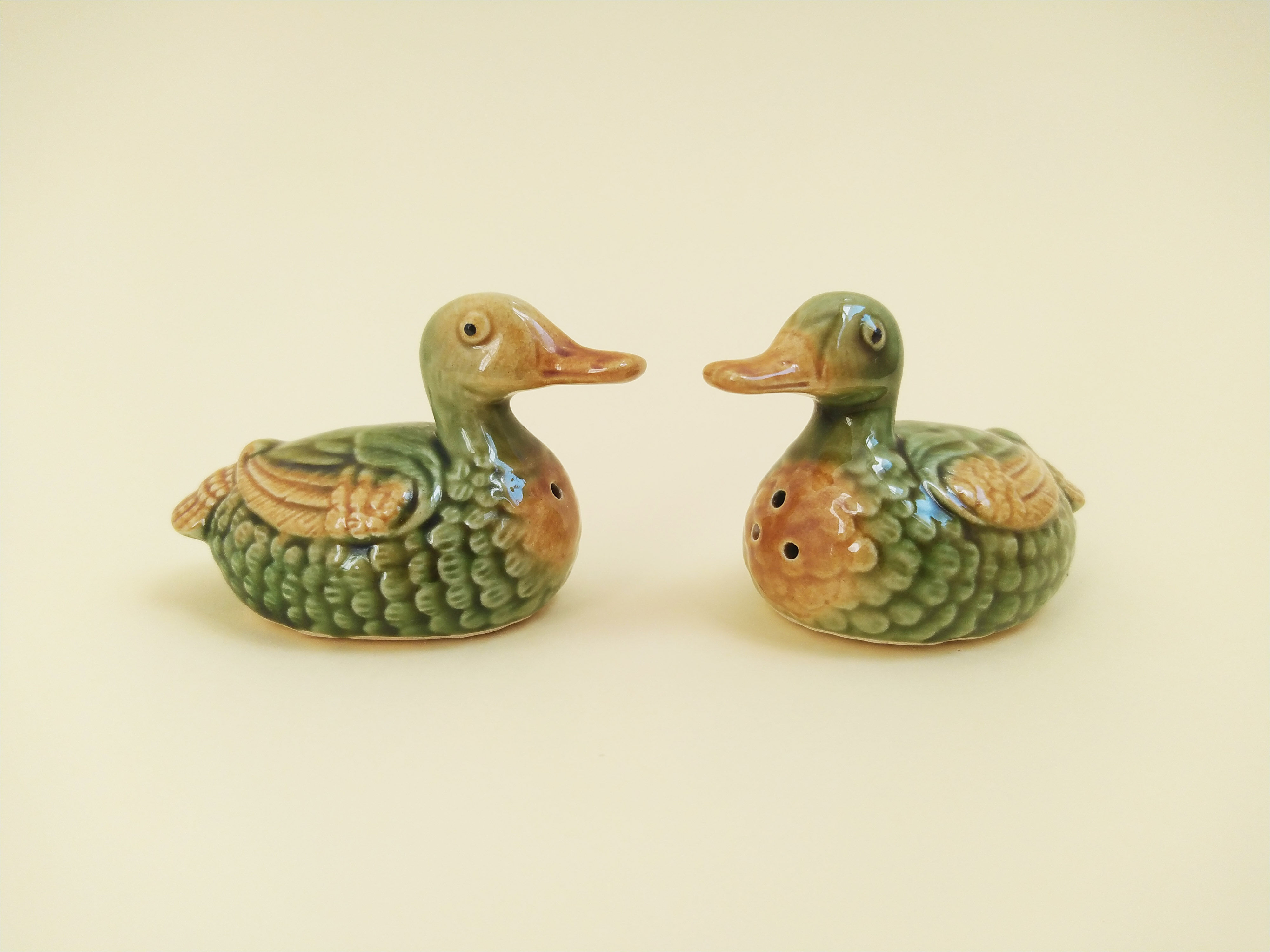 Vintage kitsh duck salt shaker and pepper shaker