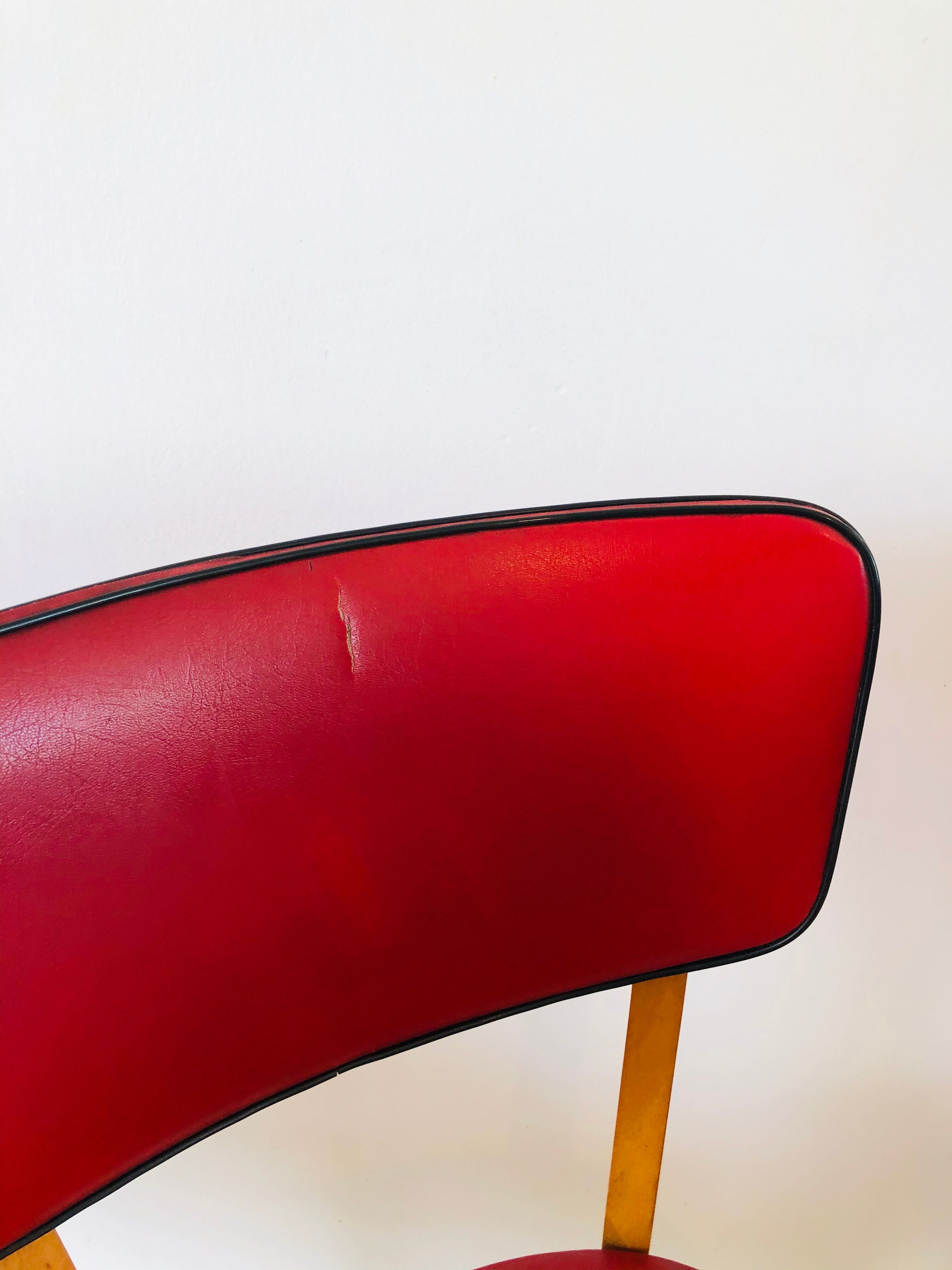 Set of 4 vintage chairs in oak and skai 1970