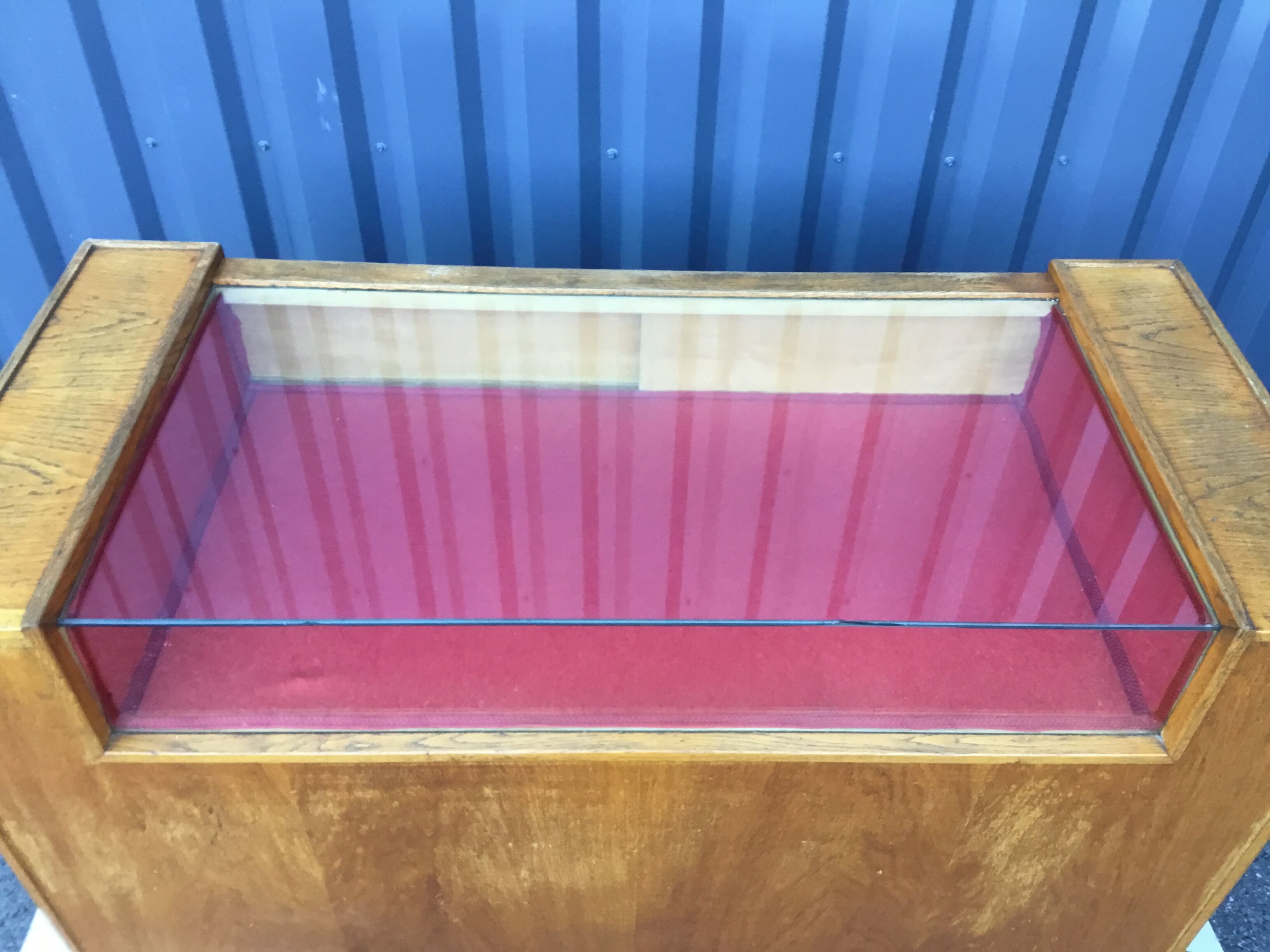 Store window counter