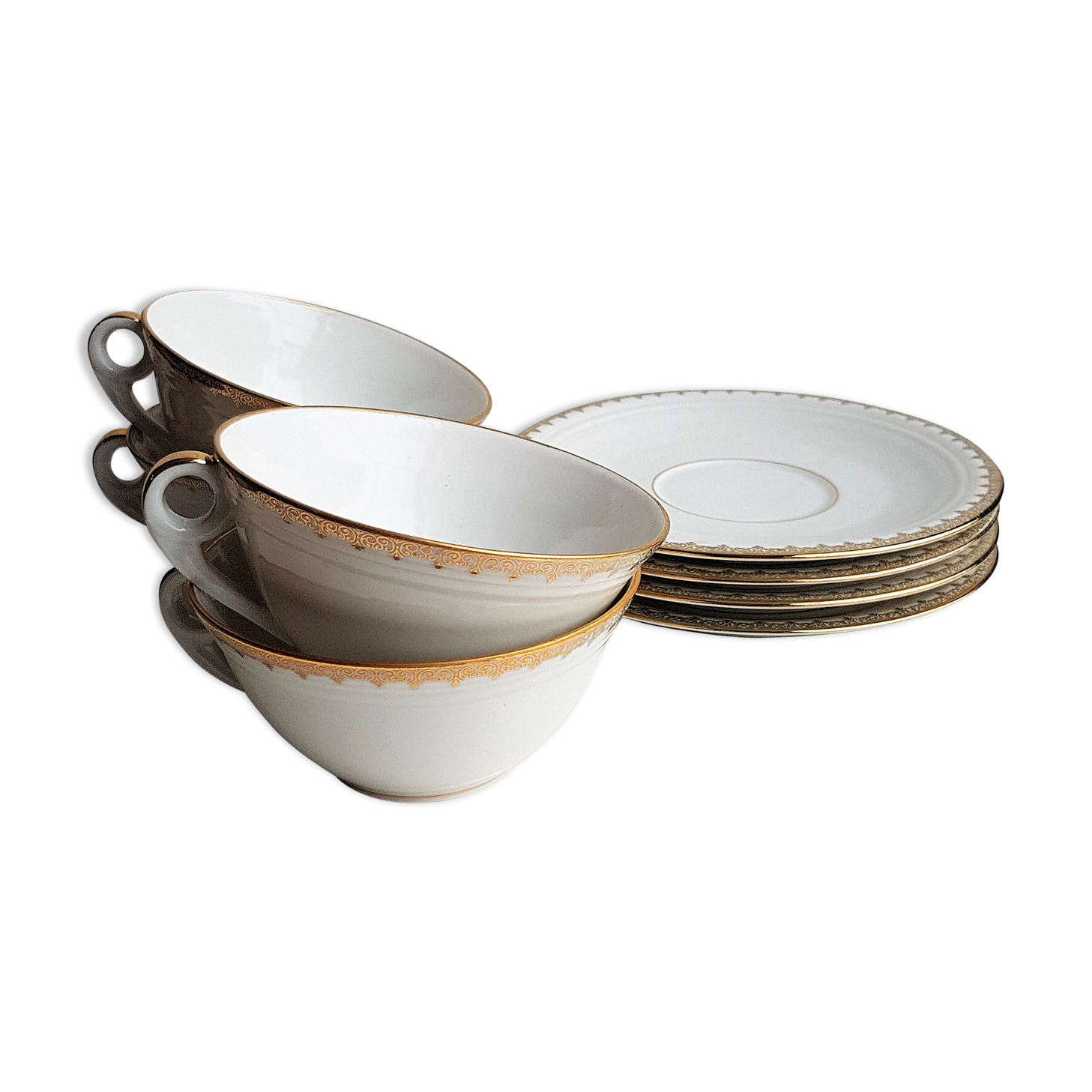 Series of 4 cups and saucers in white porcelain