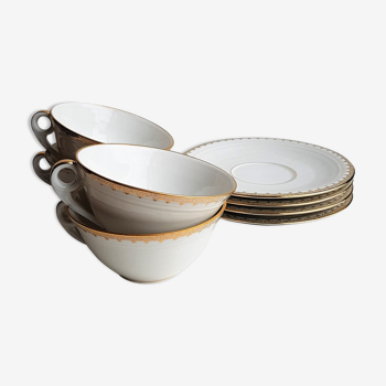 Série de 4 tasses et soucoupes en porcelaine blanche