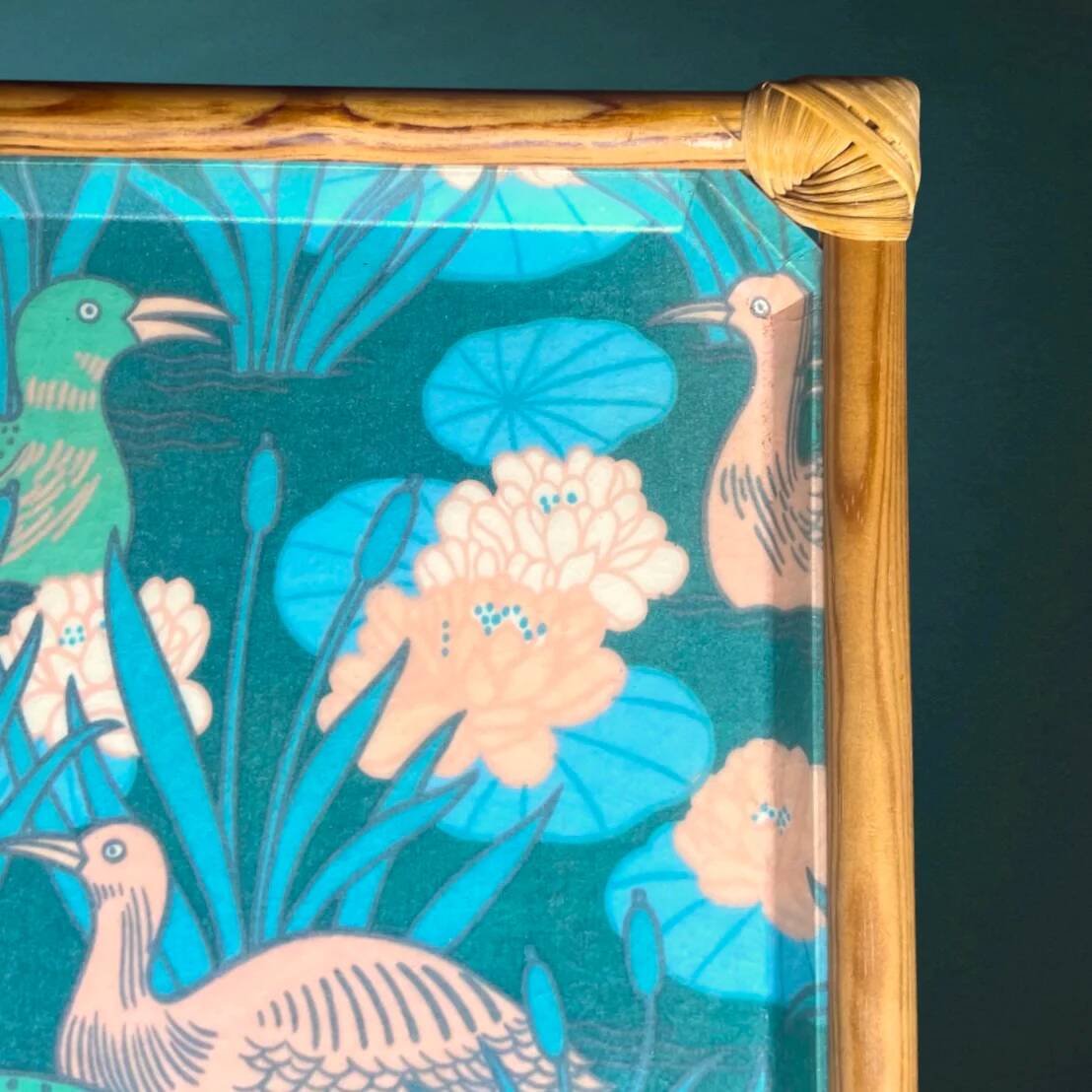 Ancient fibreglass plateau – Bamboo and rattan frame – Bird decor