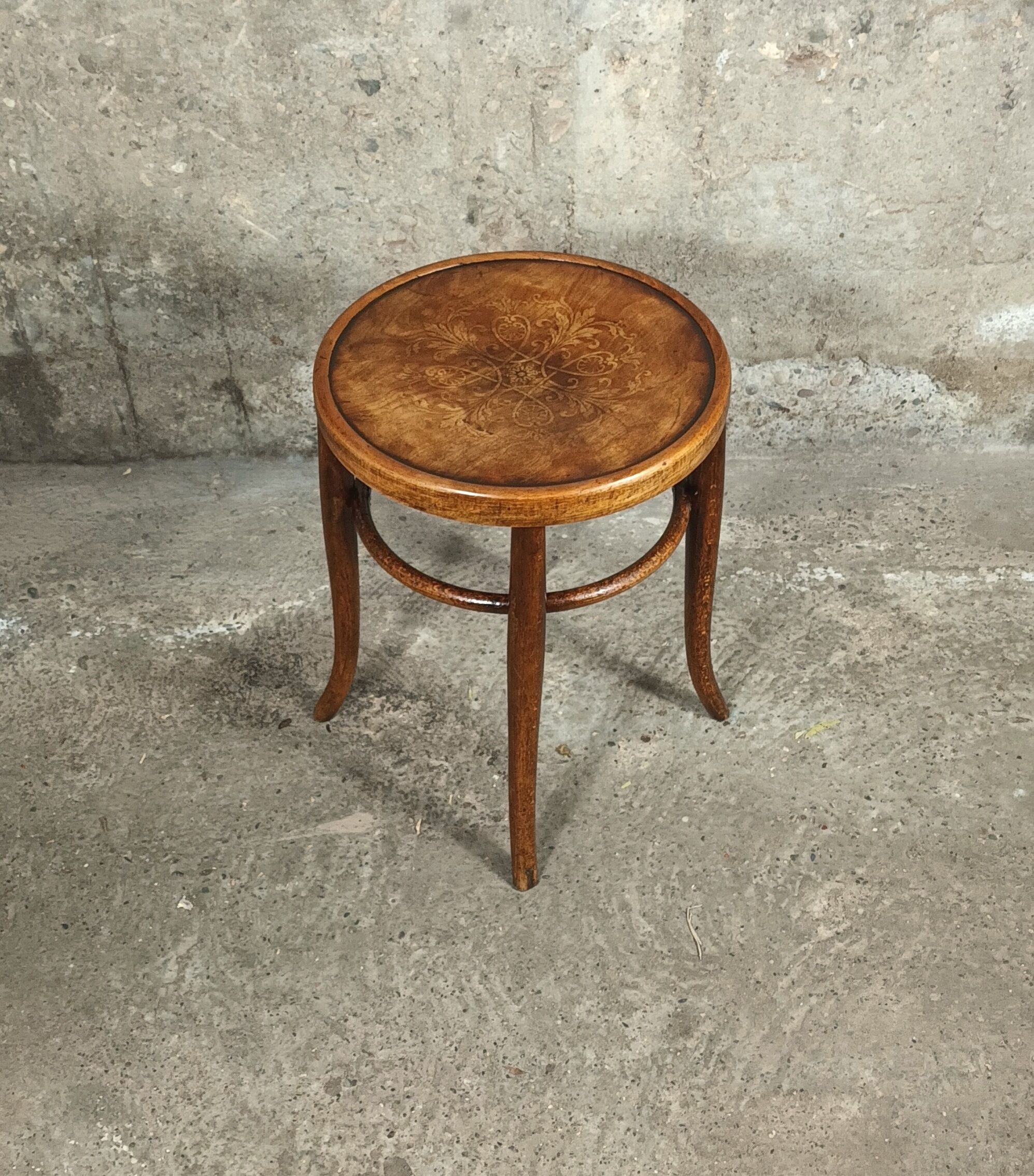 Art Nouveau bistro stool, bois-courbé, 1910