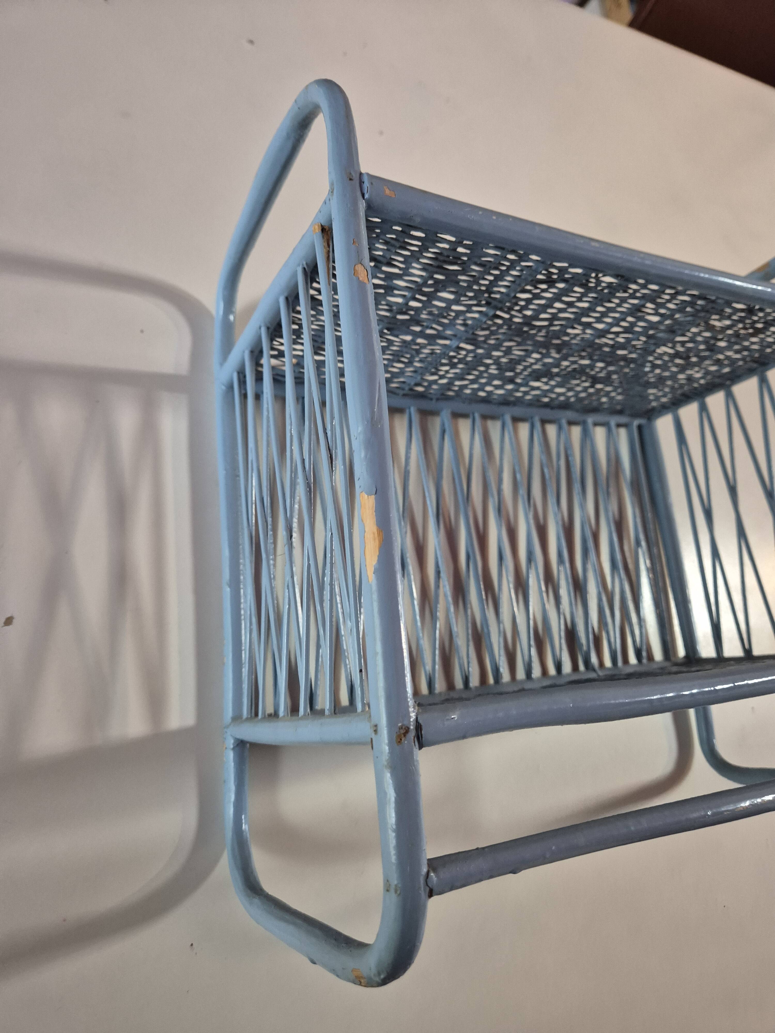 etagere en rotin vintage bleue  largeur 35cm hauteur 34cm profondeur18cm