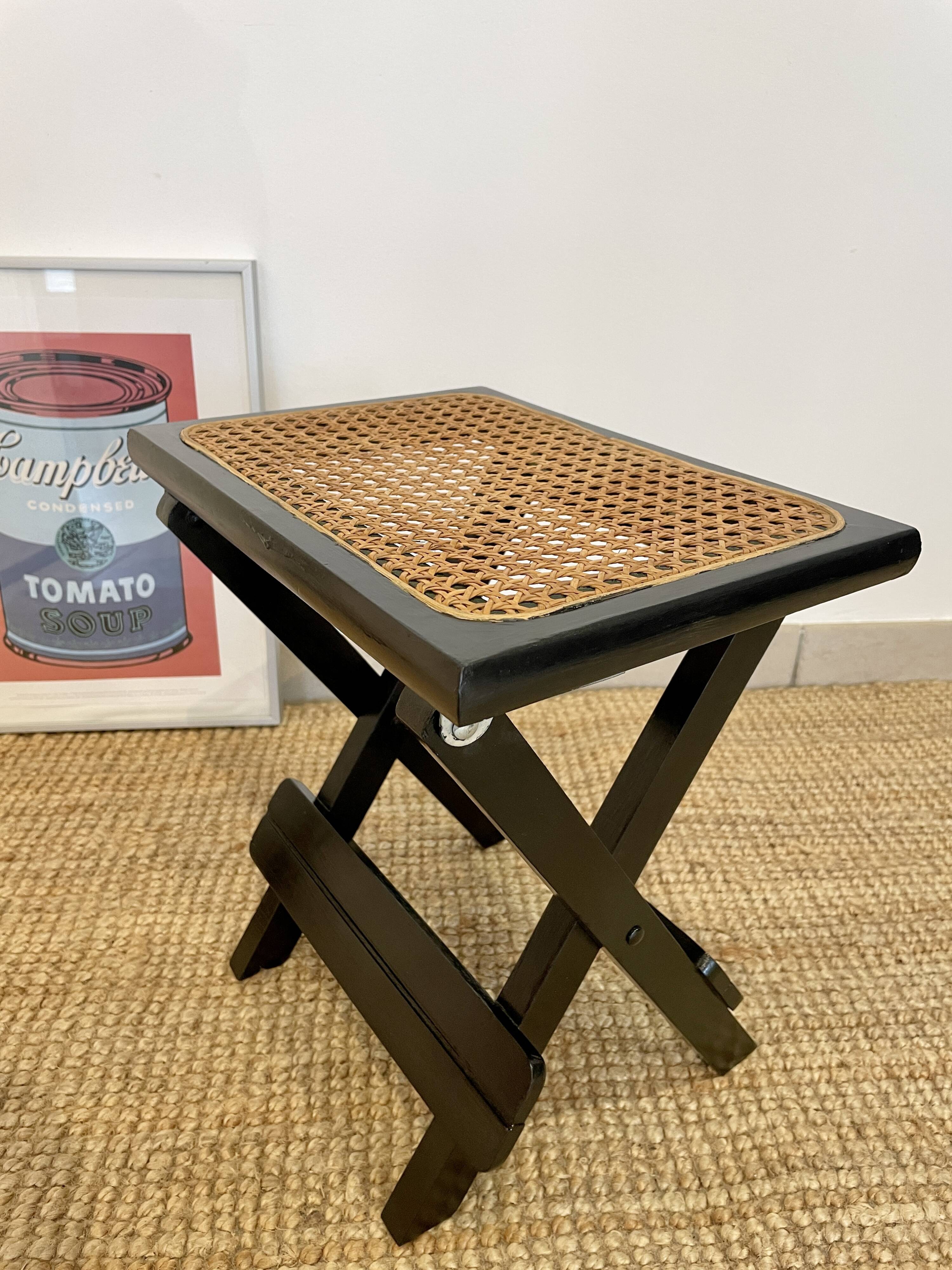 Tabouret pliable en cannage