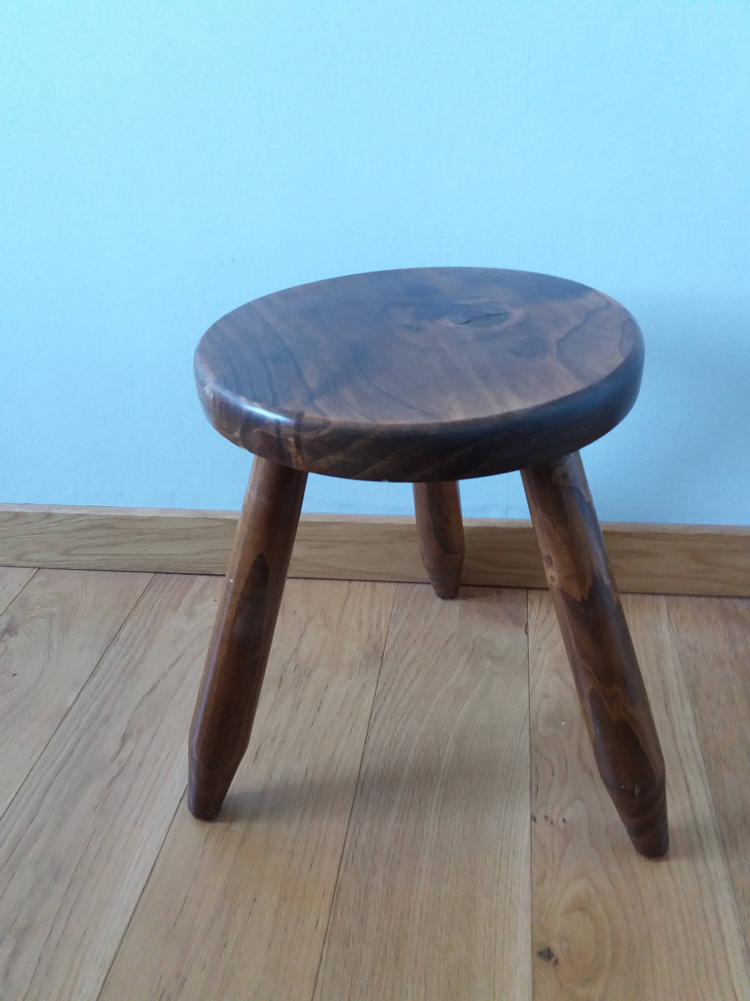 Tabouret tripode pieds crayon