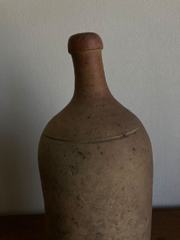 Bouteille penchée de campagne 1950 XL grès brut terre cuite