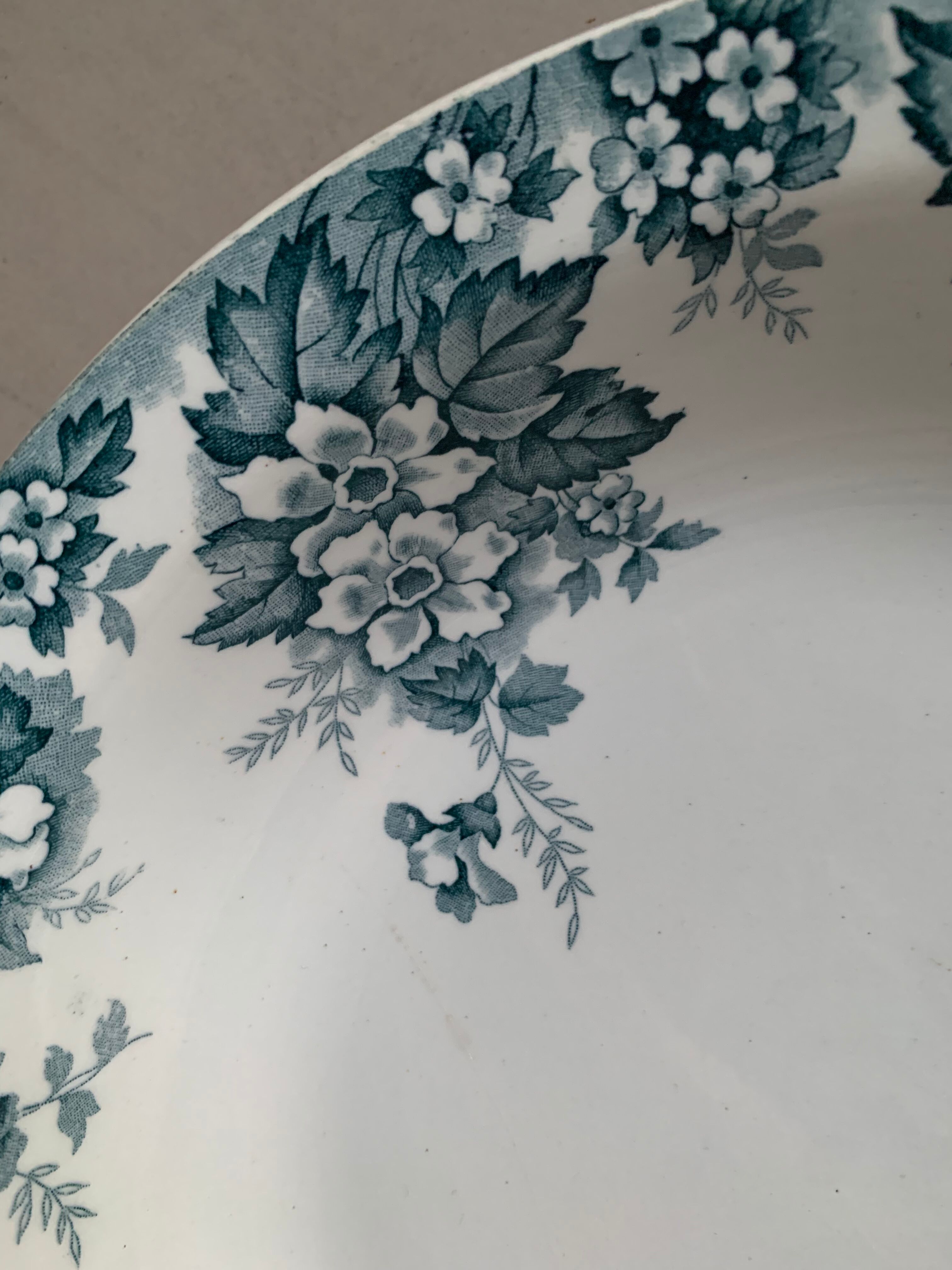 Round dish st Amand and Hamage "Marie-Louise"