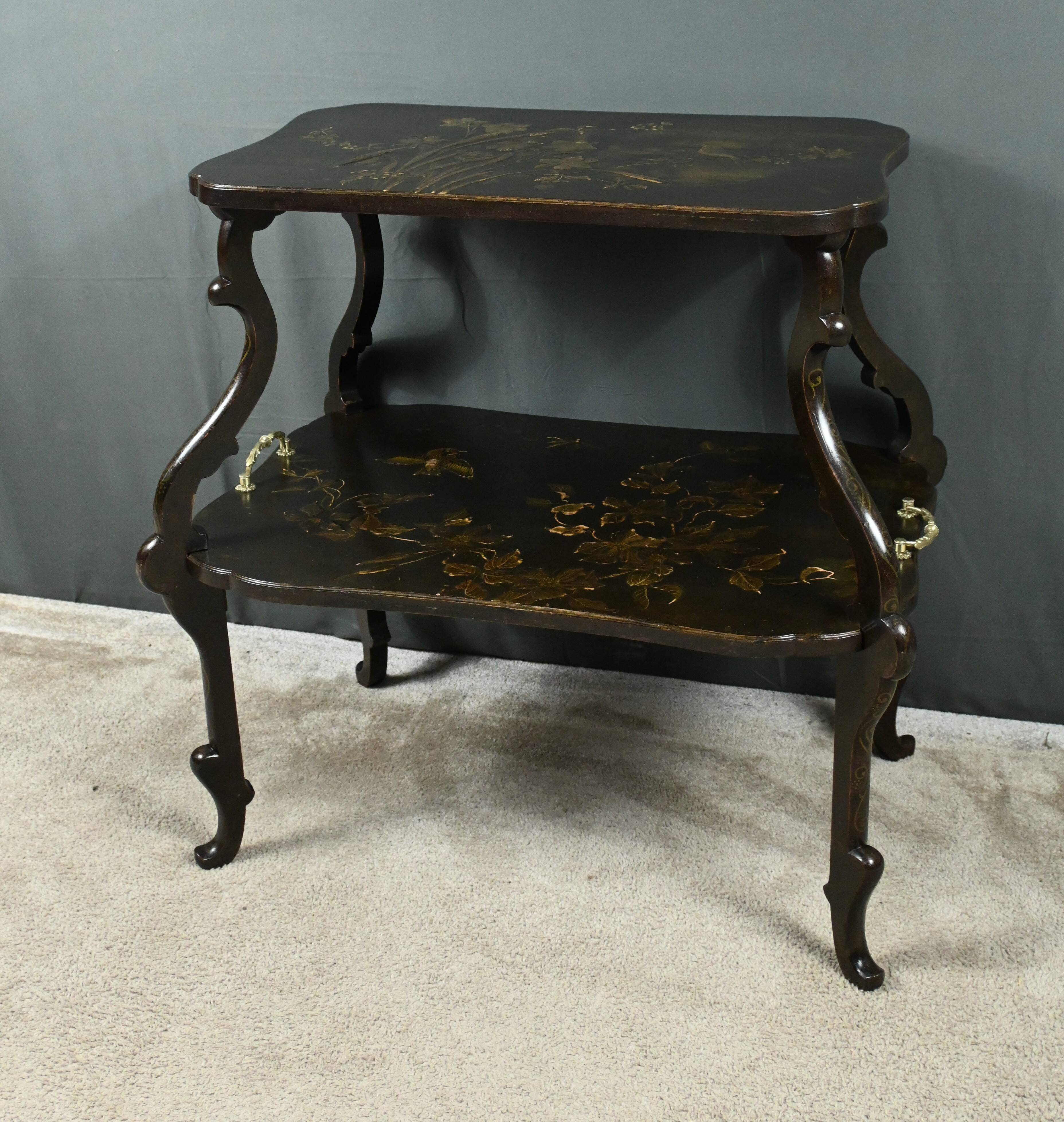 Lacquered Wood Tea Table with Asian Decor – Late 19th Century