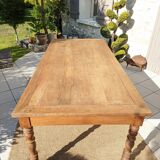 Farm table