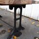 Table design industriel avec superbe piétement en fonte estampillé Singer