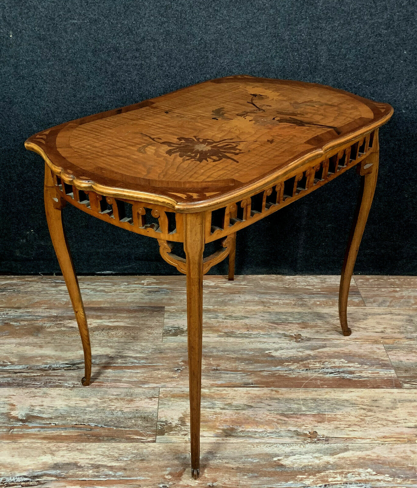Table d'apparat estampillée École de Nancy vers 1900