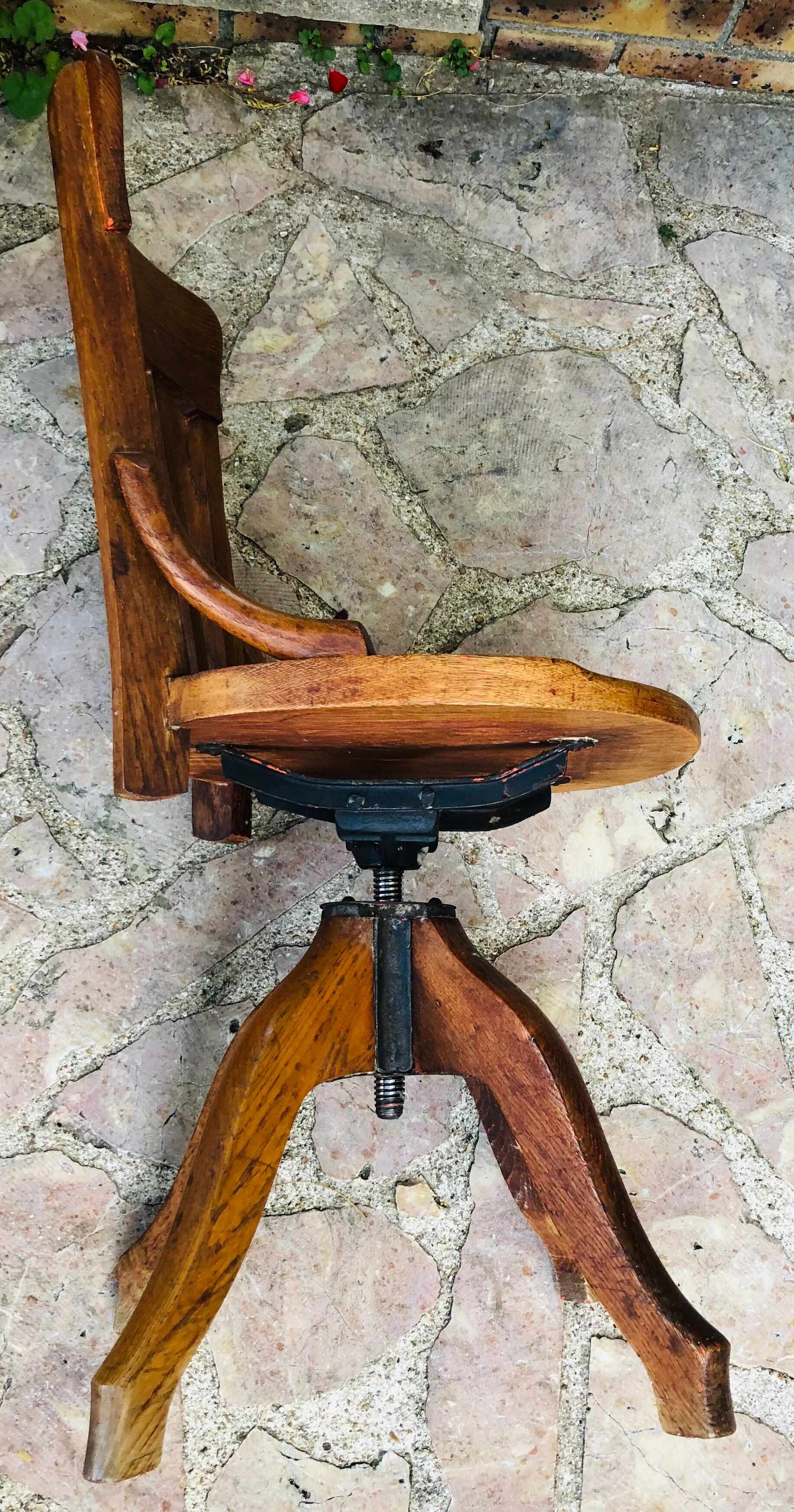 Swivel office chair