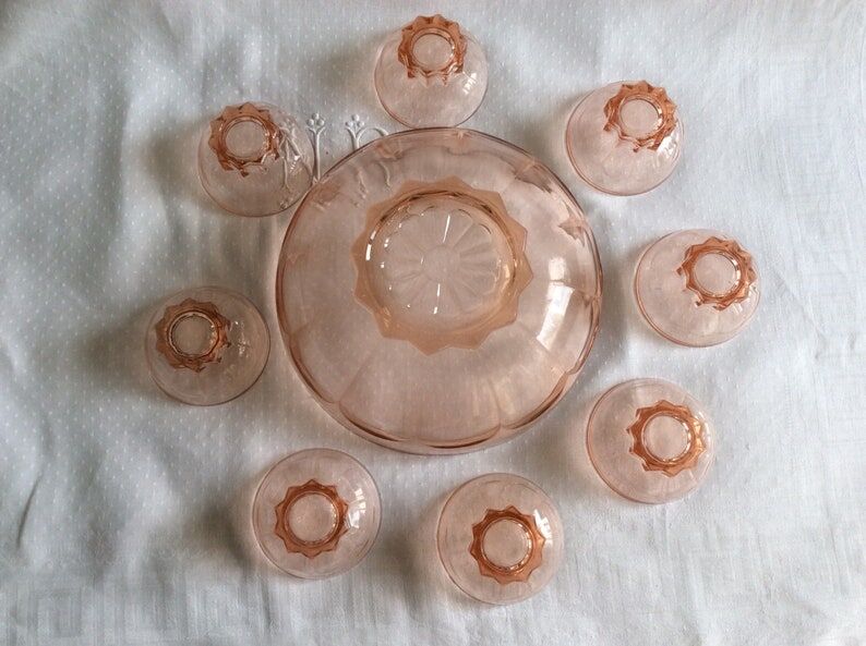 Set of 8 vintage dessert bowls and its pink bowl 1960s
