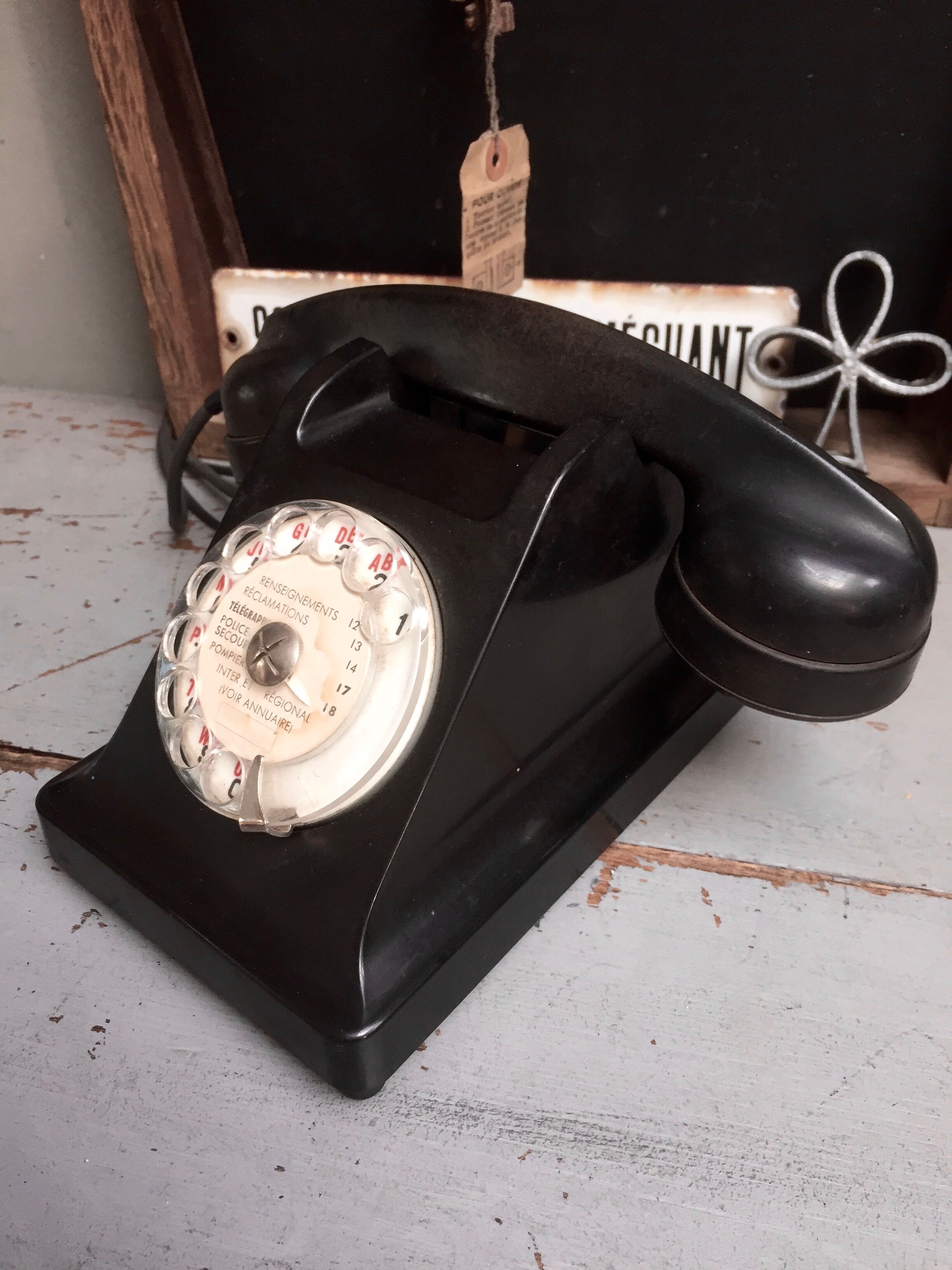 Black bakelite telephone