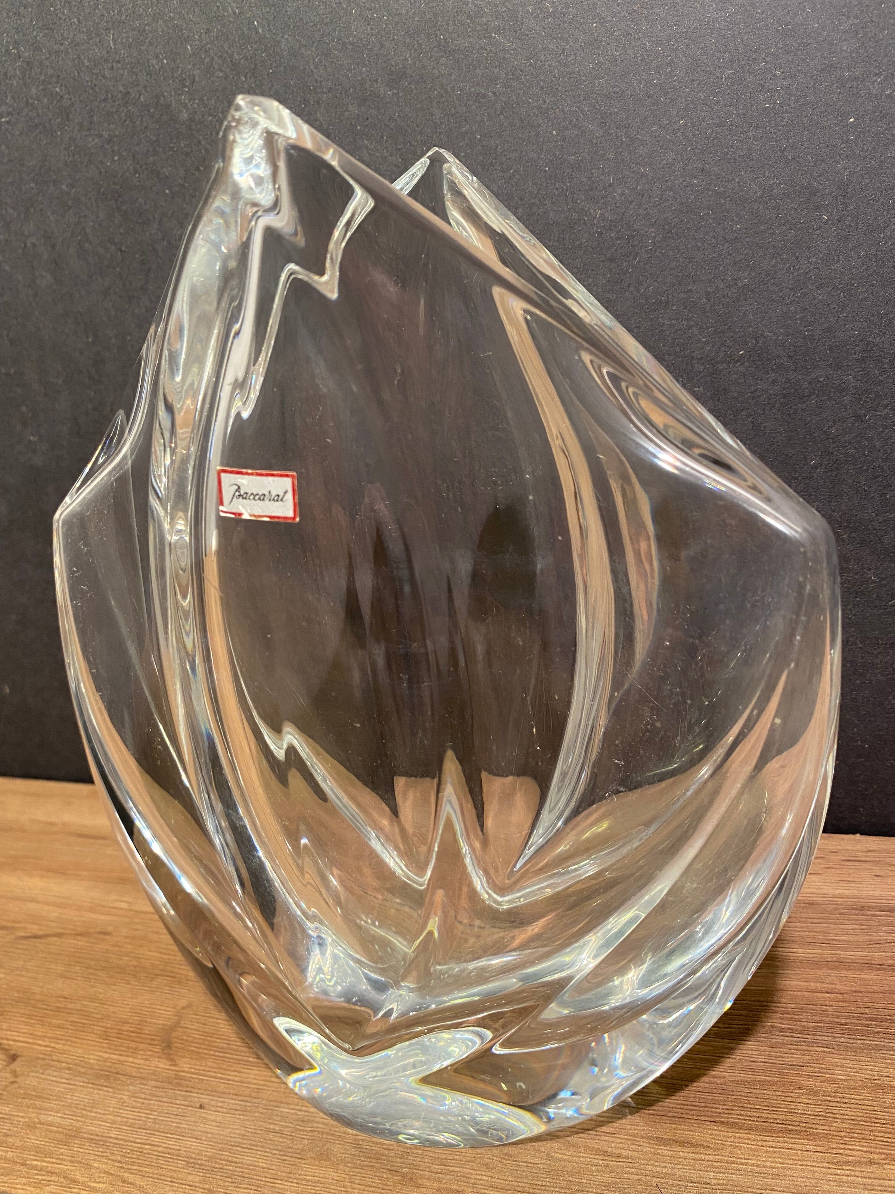 Stylized crystal vase signed Baccarat